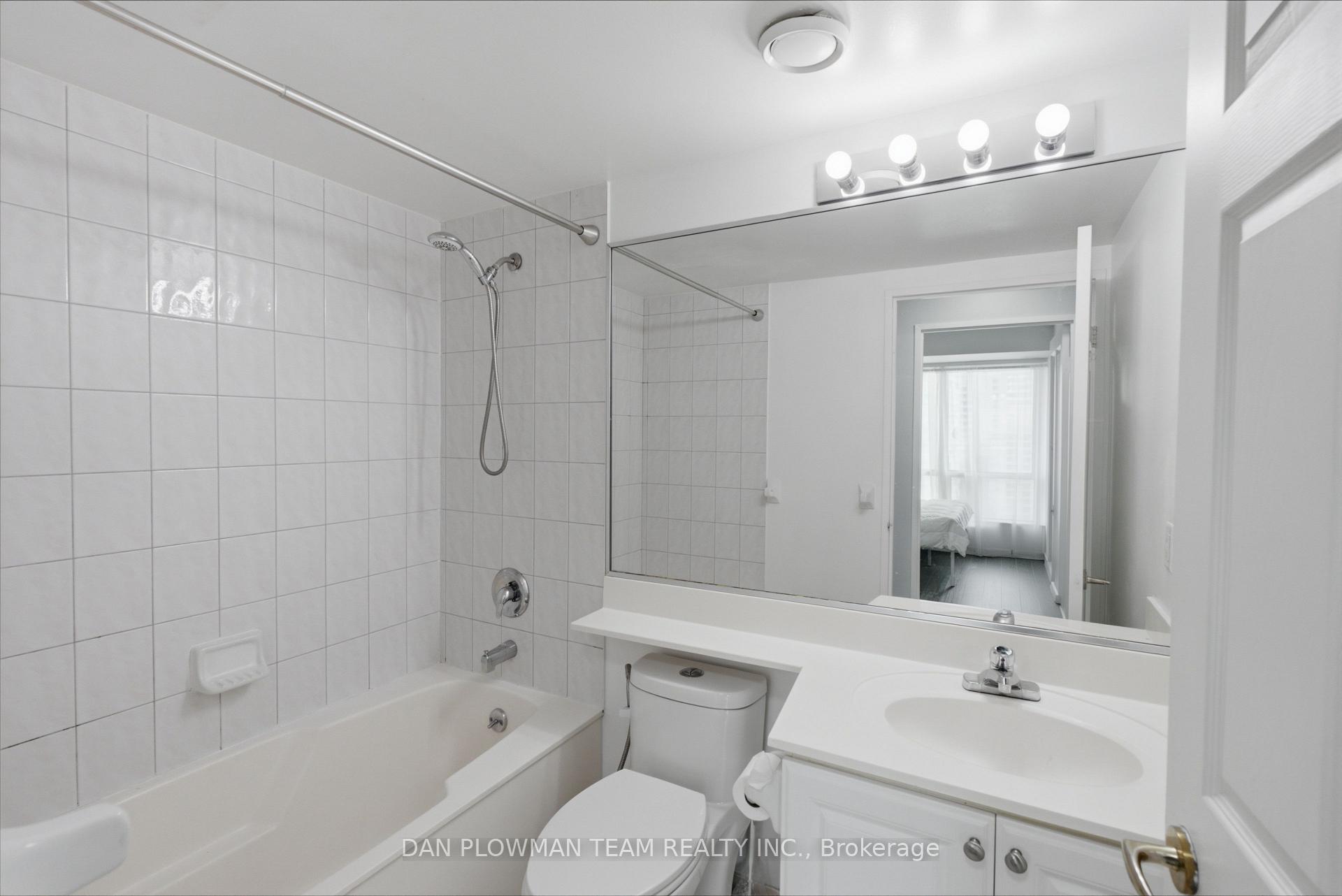 Photo 14 of Unit 913, 8 Lee Centre Drive, Scarborough, Woburn — HOMEH