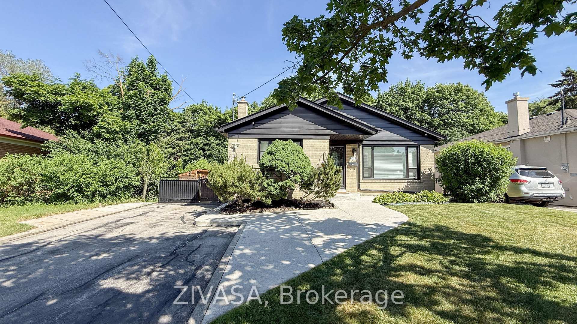 Photo 2 of 125 Jeffcoat Drive, Etobicoke, West Humber-Clairville — HOMEH