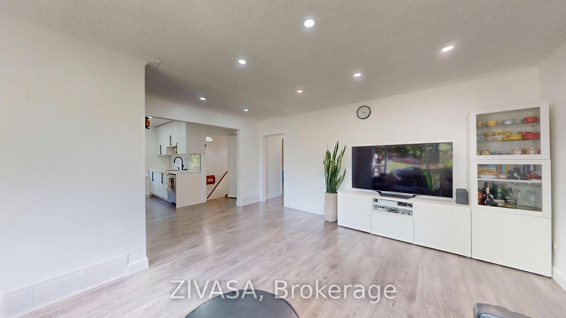 Photo 10 of 125 Jeffcoat Drive, Etobicoke, West Humber-Clairville — HOMEH