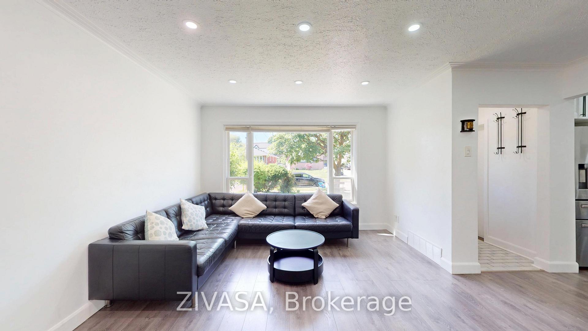 Photo 12 of 125 Jeffcoat Drive, Etobicoke, West Humber-Clairville — HOMEH