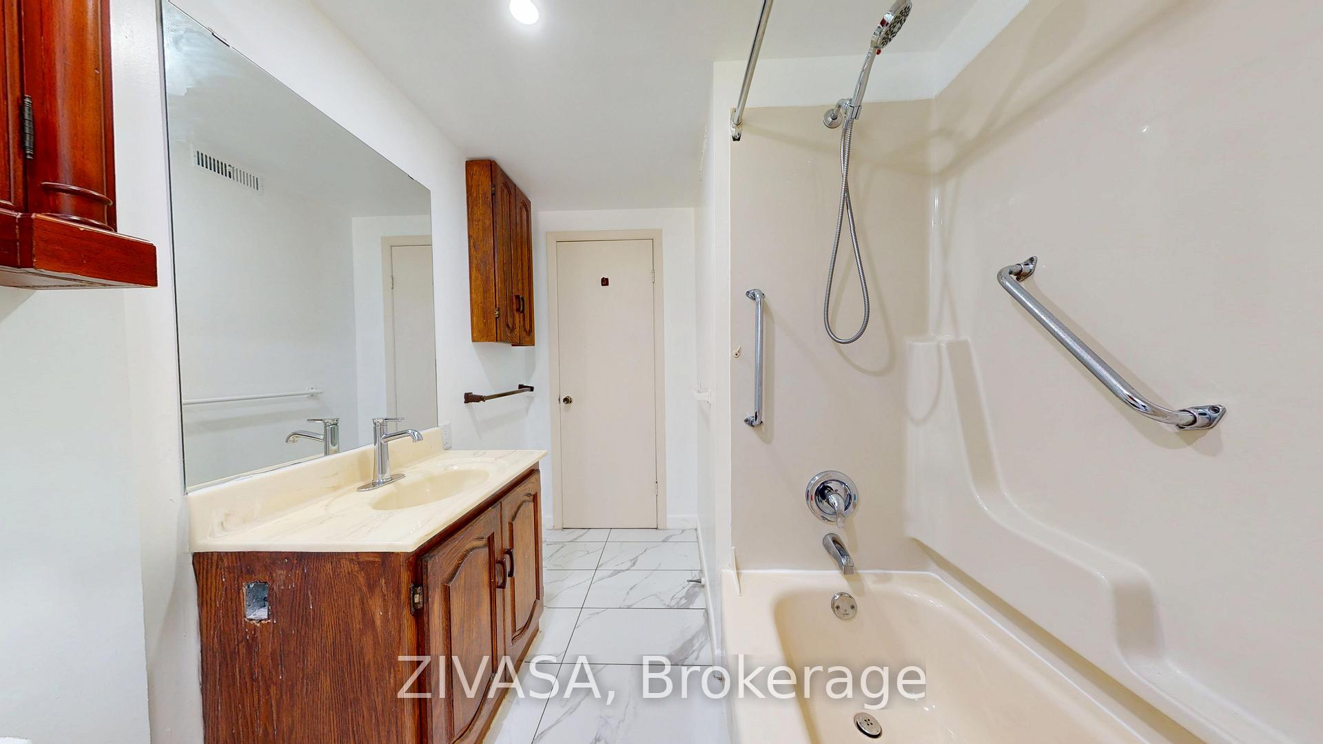 Photo 27 of 125 Jeffcoat Drive, Etobicoke, West Humber-Clairville — HOMEH