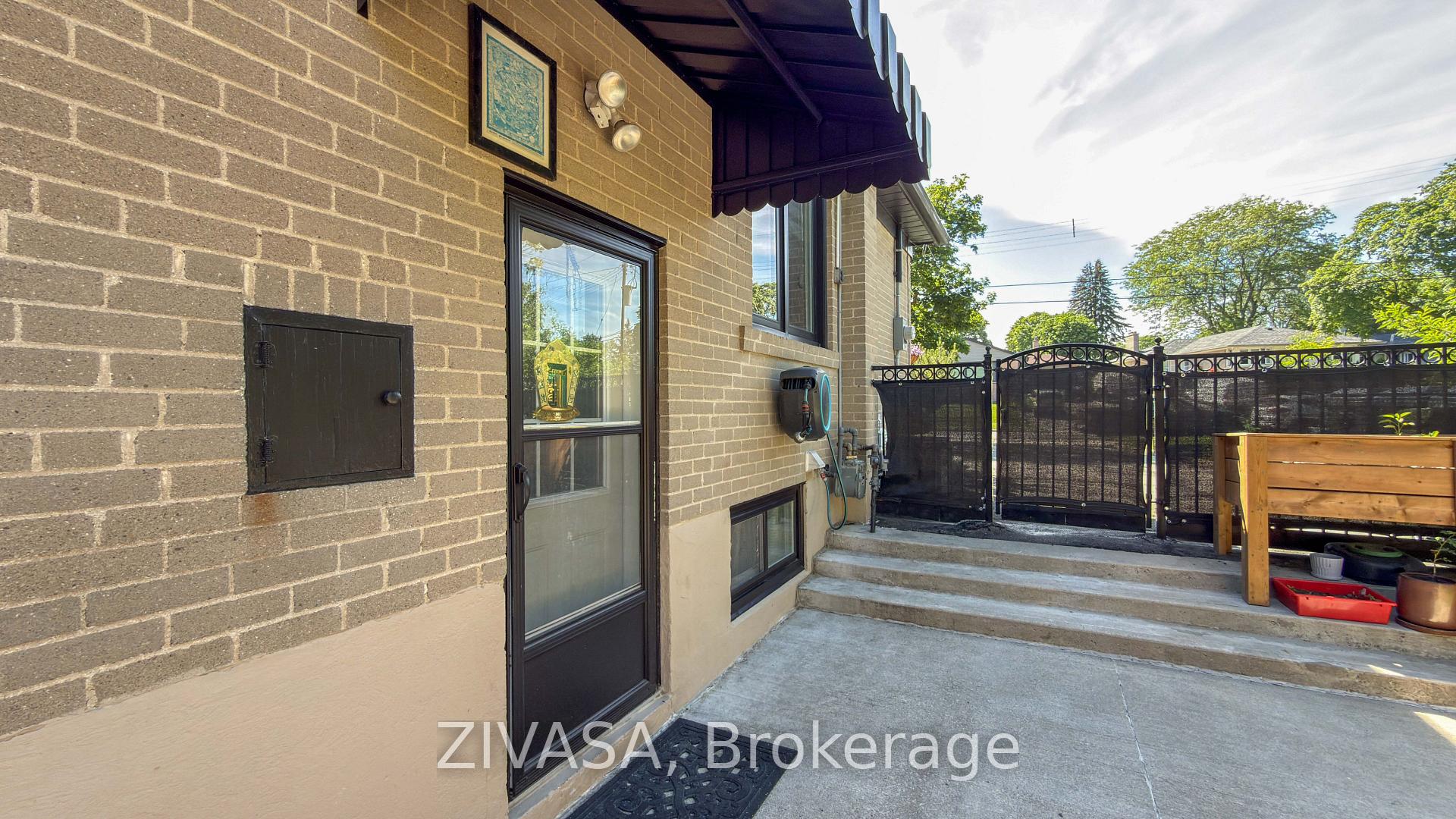 Photo 36 of 125 Jeffcoat Drive, Etobicoke, West Humber-Clairville — HOMEH