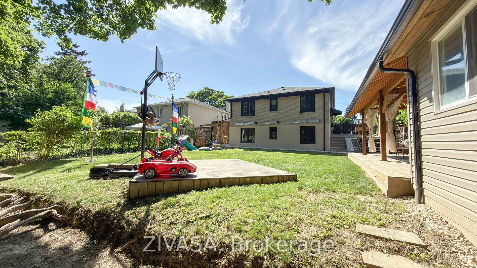 Photo 40 of 125 Jeffcoat Drive, Etobicoke, West Humber-Clairville — HOMEH