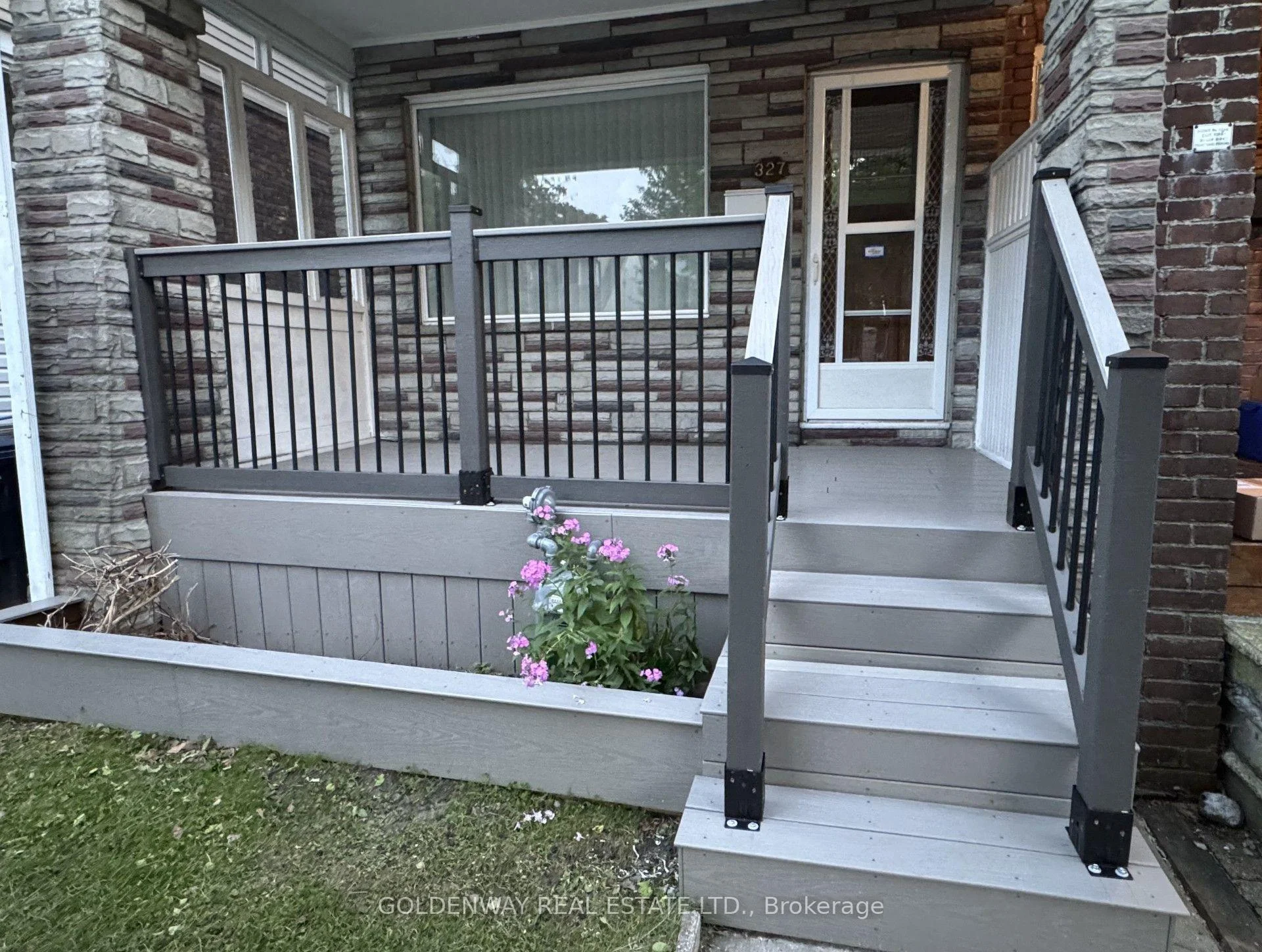 Photo 4 of 327 Springdale Boulevard, Toronto, Danforth Village-East York — HOMEH