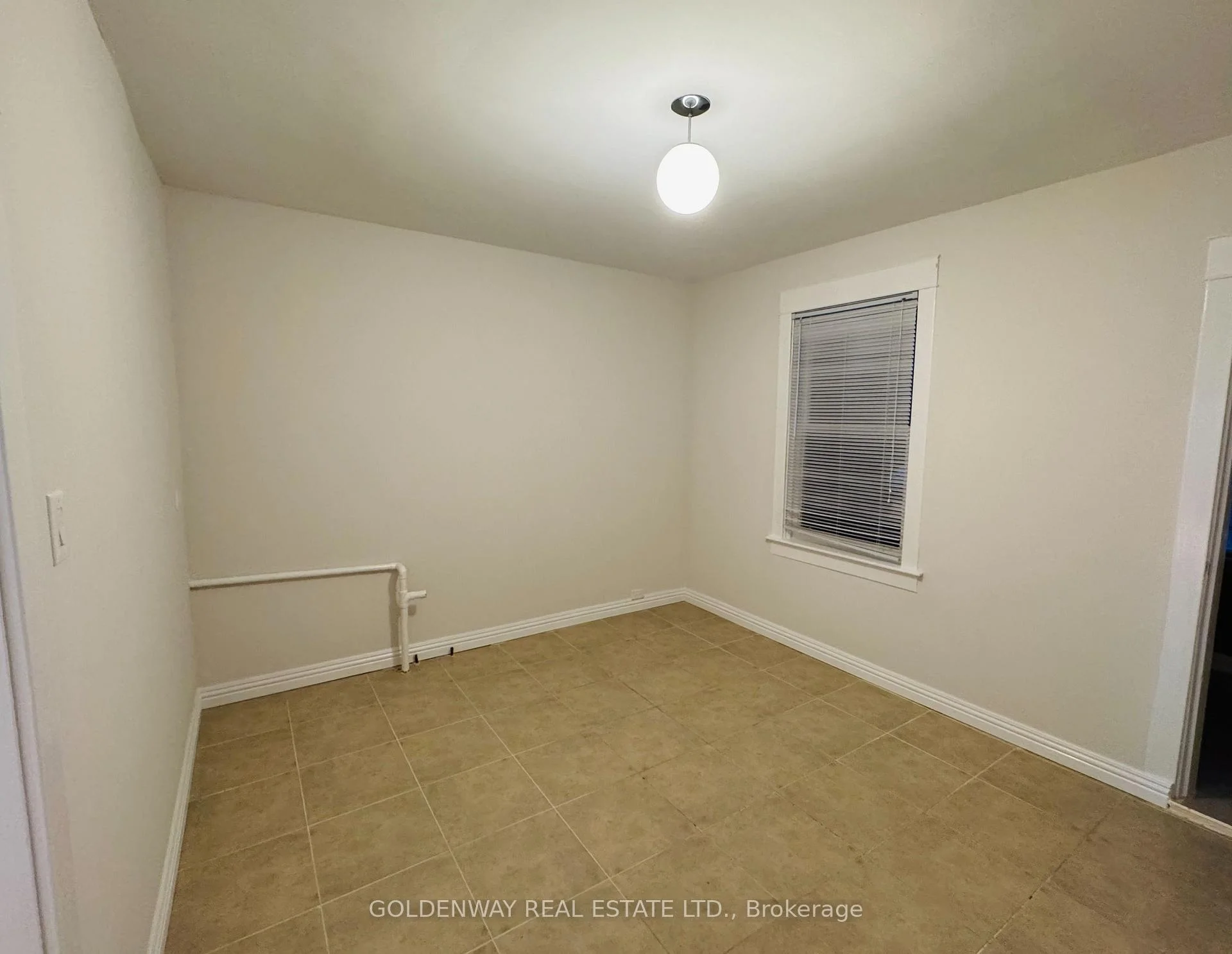 Photo 8 of 327 Springdale Boulevard, Toronto, Danforth Village-East York — HOMEH