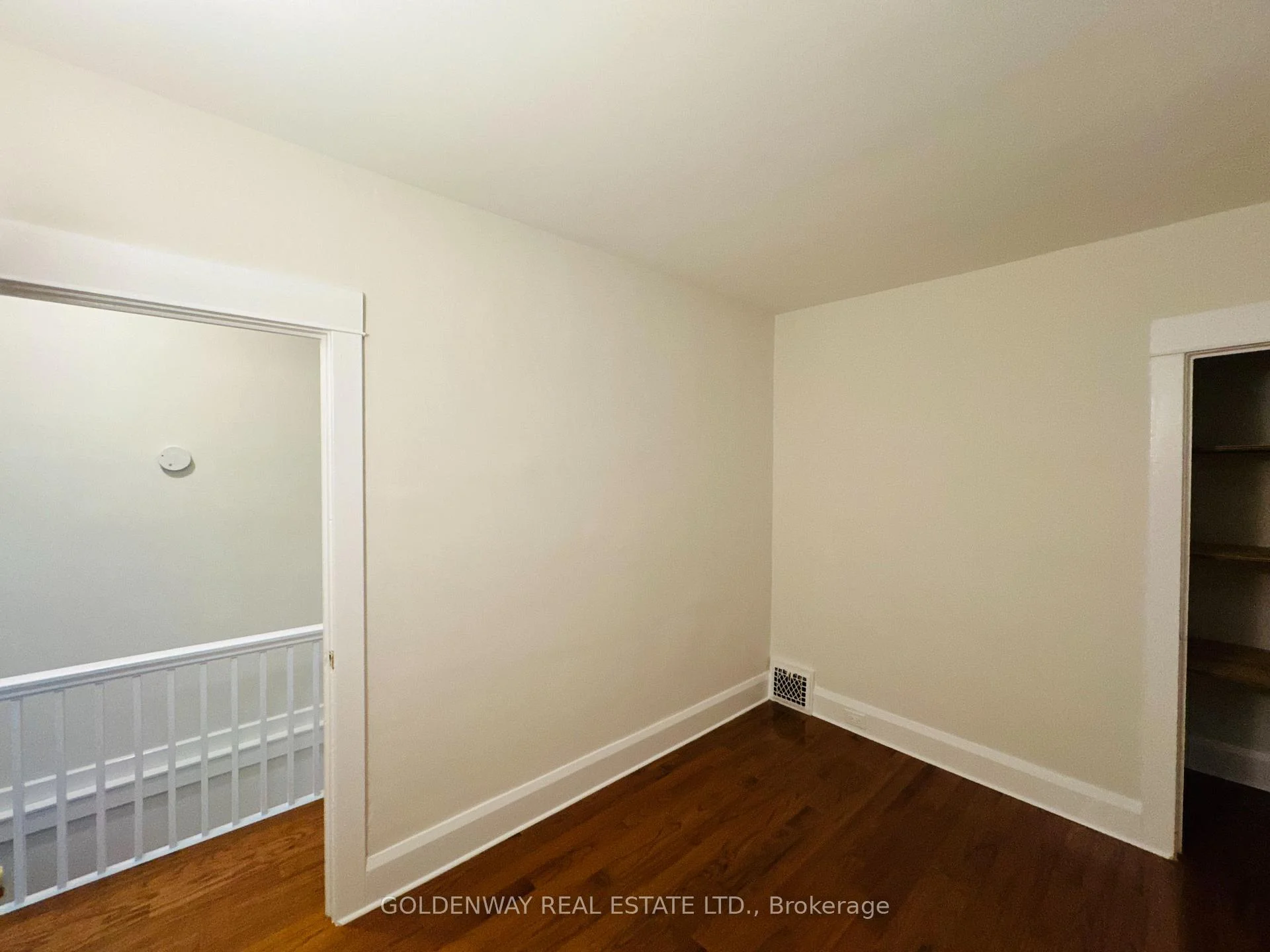 Photo 13 of 327 Springdale Boulevard, Toronto, Danforth Village-East York — HOMEH