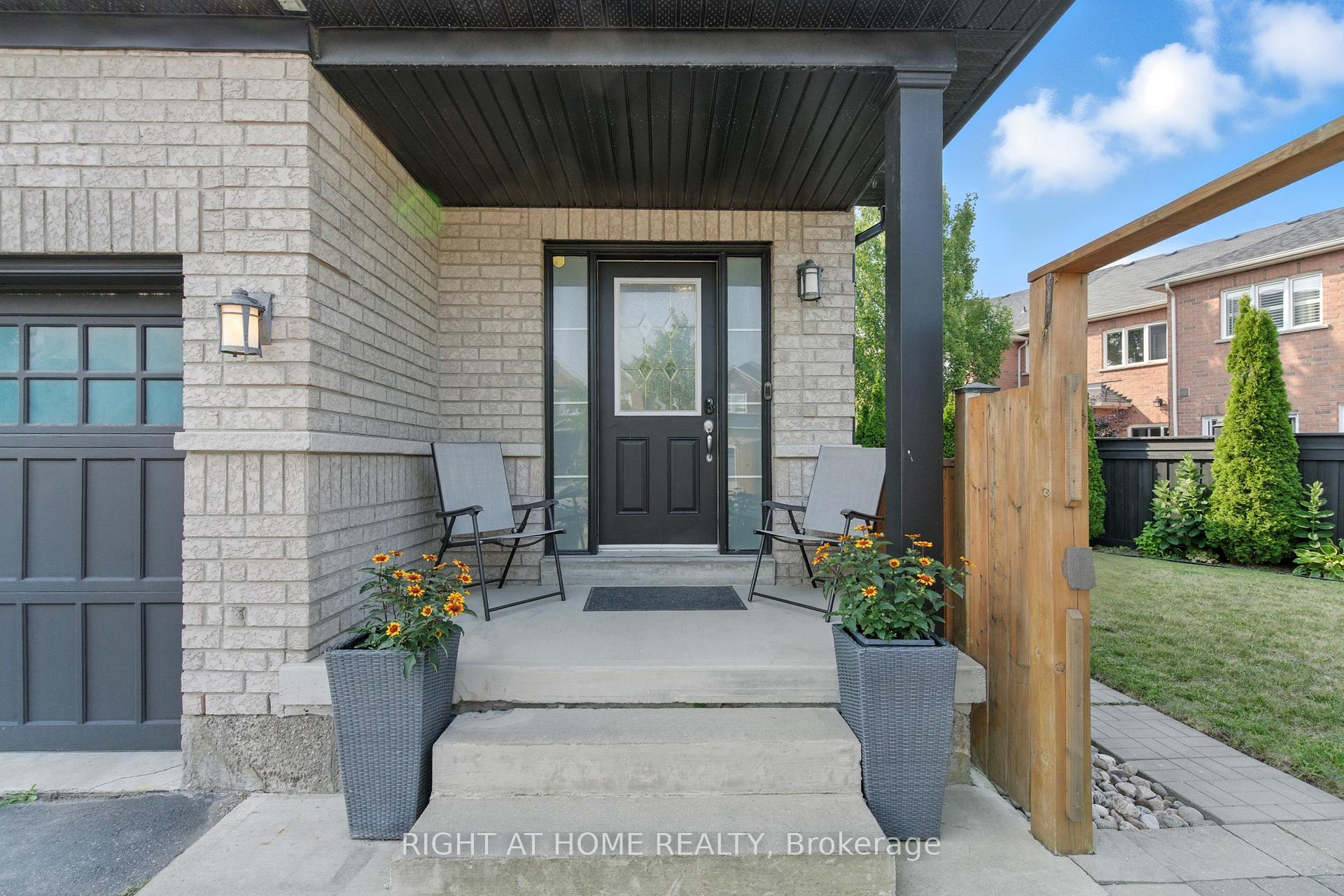 Photo 3 of 215 Canada Drive, Vaughan, Vellore Village — HOMEH