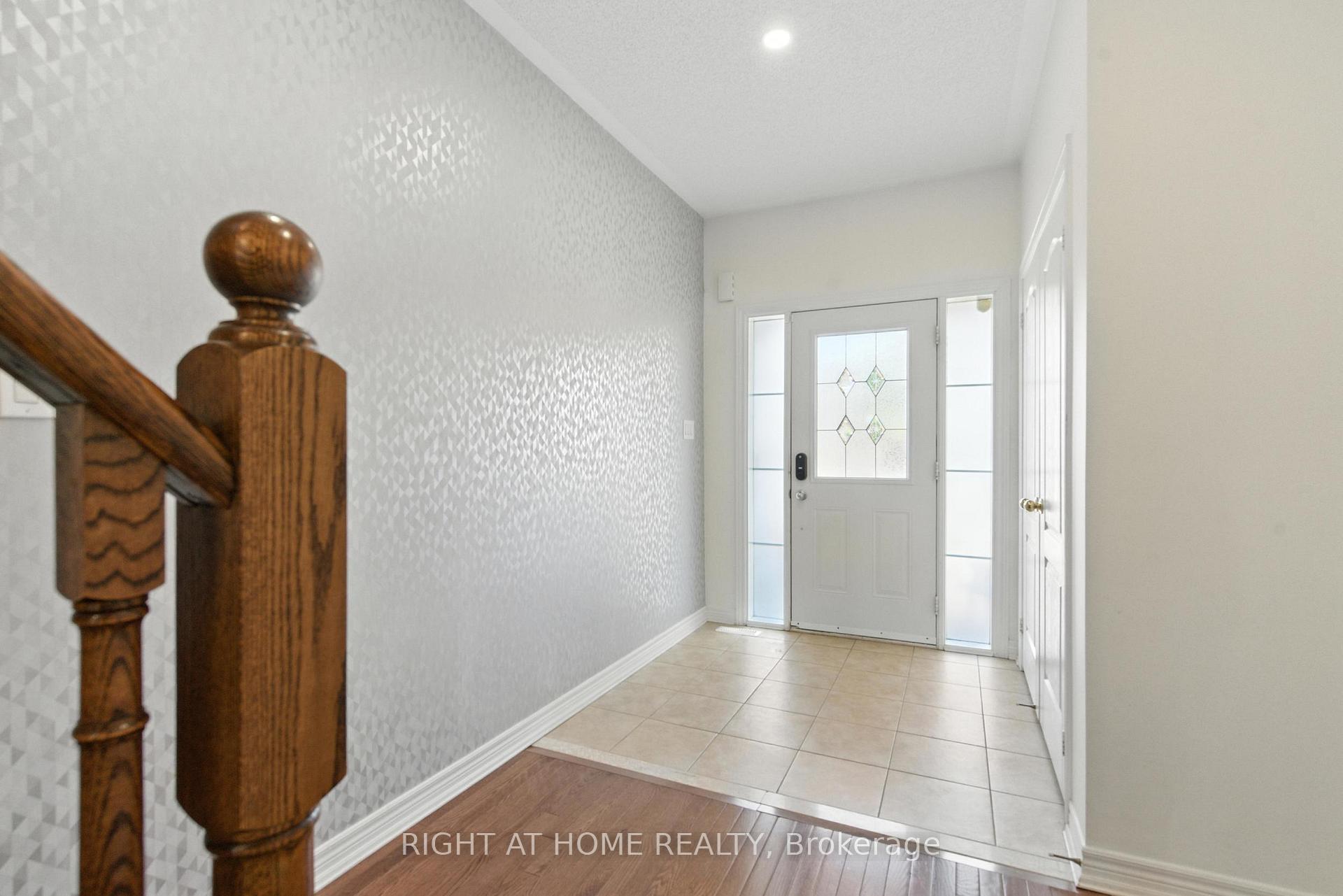 Photo 4 of 215 Canada Drive, Vaughan, Vellore Village — HOMEH