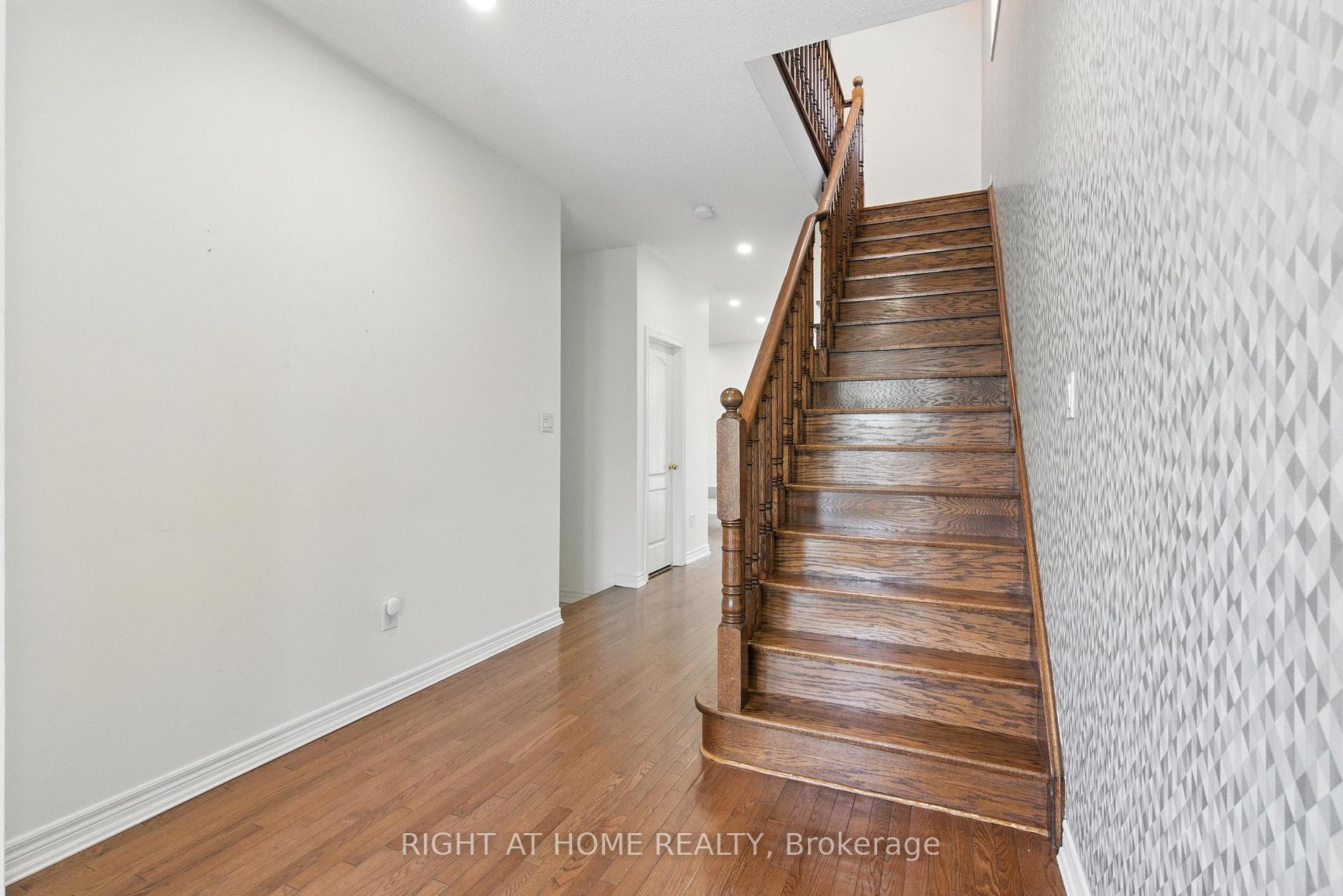 Photo 5 of 215 Canada Drive, Vaughan, Vellore Village — HOMEH