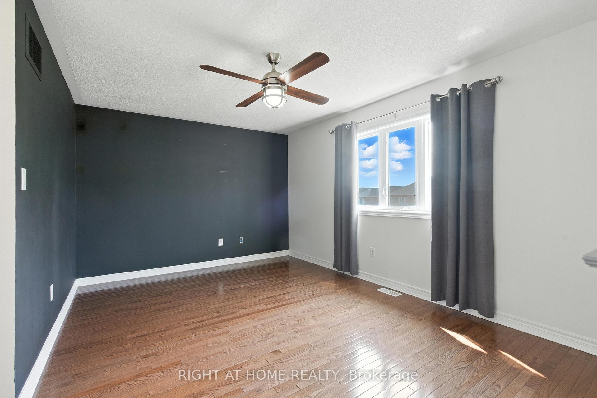 Photo 16 of 215 Canada Drive, Vaughan, Vellore Village — HOMEH