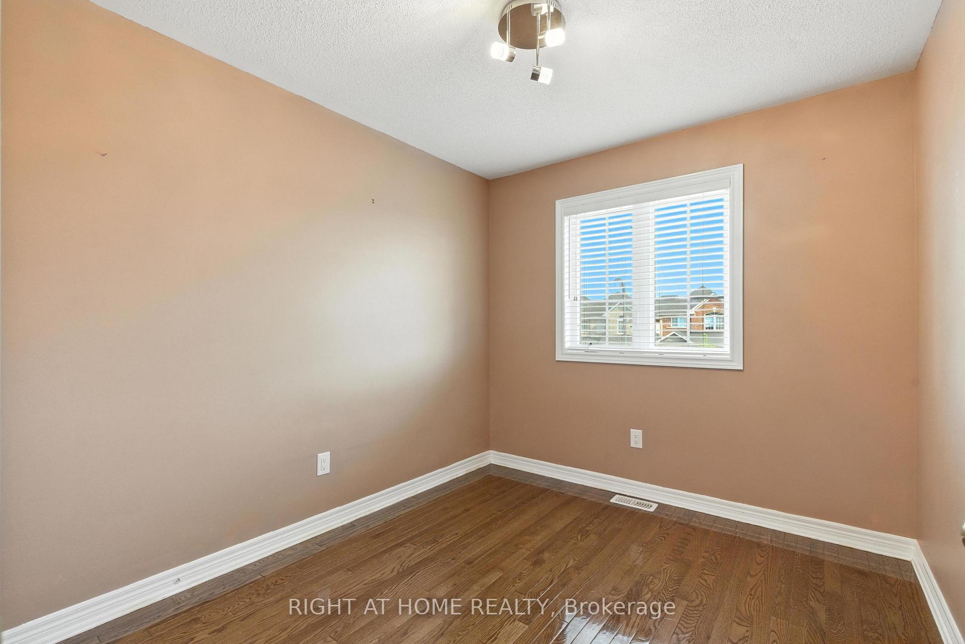 Photo 22 of 215 Canada Drive, Vaughan, Vellore Village — HOMEH