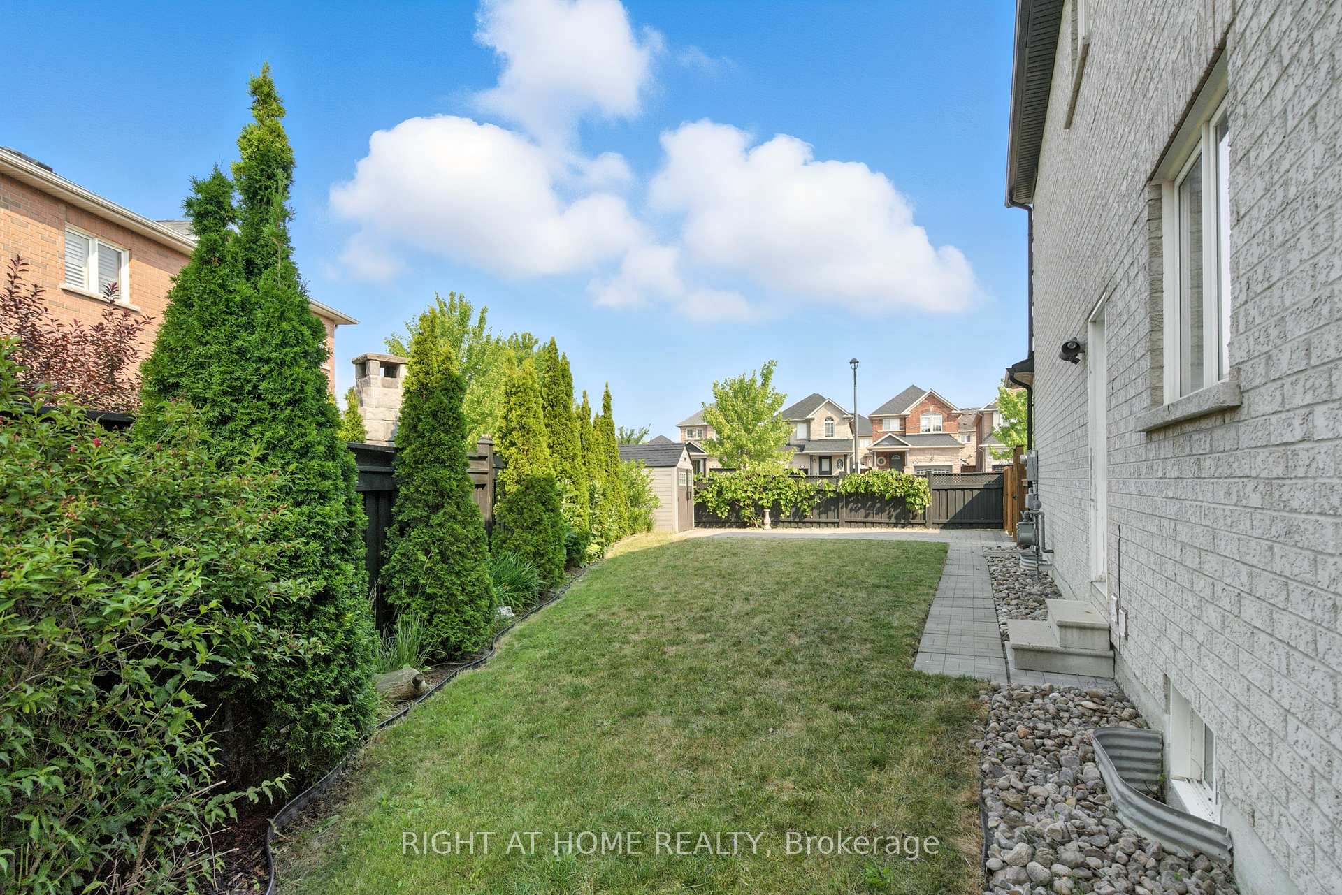 Photo 35 of 215 Canada Drive, Vaughan, Vellore Village — HOMEH