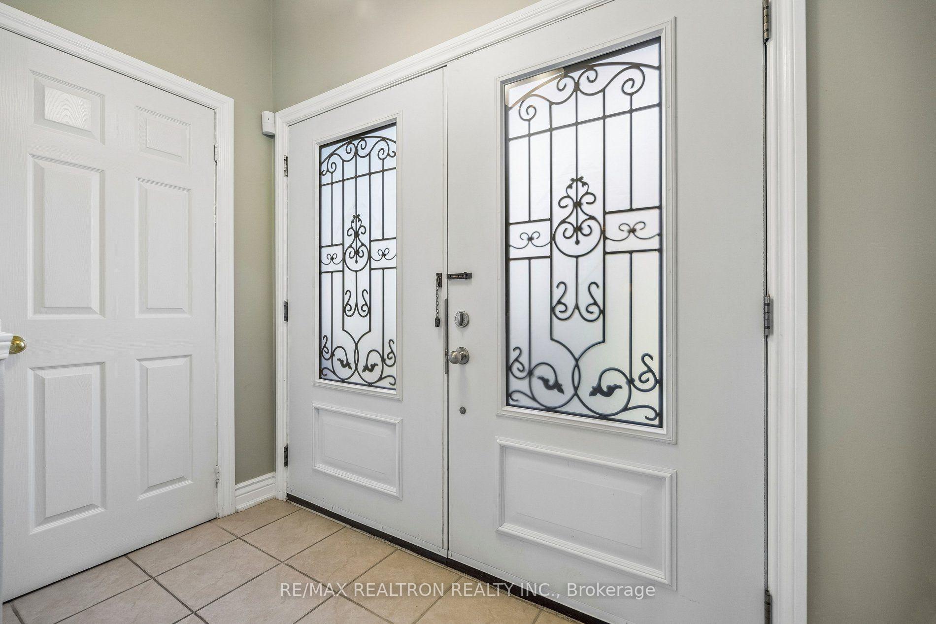 Photo 3 of 9 Kimono Crescent, Richmond Hill, Rouge Woods — HOMEH