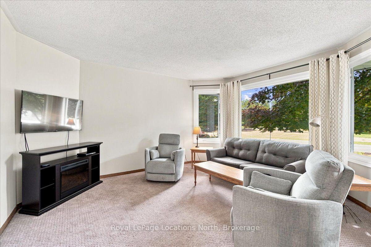 Photo 7 of 6 Royal Beech Drive, Wasaga Beach — HOMEH