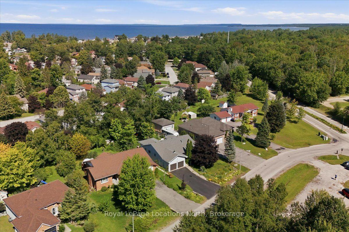 Photo 45 of 6 Royal Beech Drive, Wasaga Beach — HOMEH