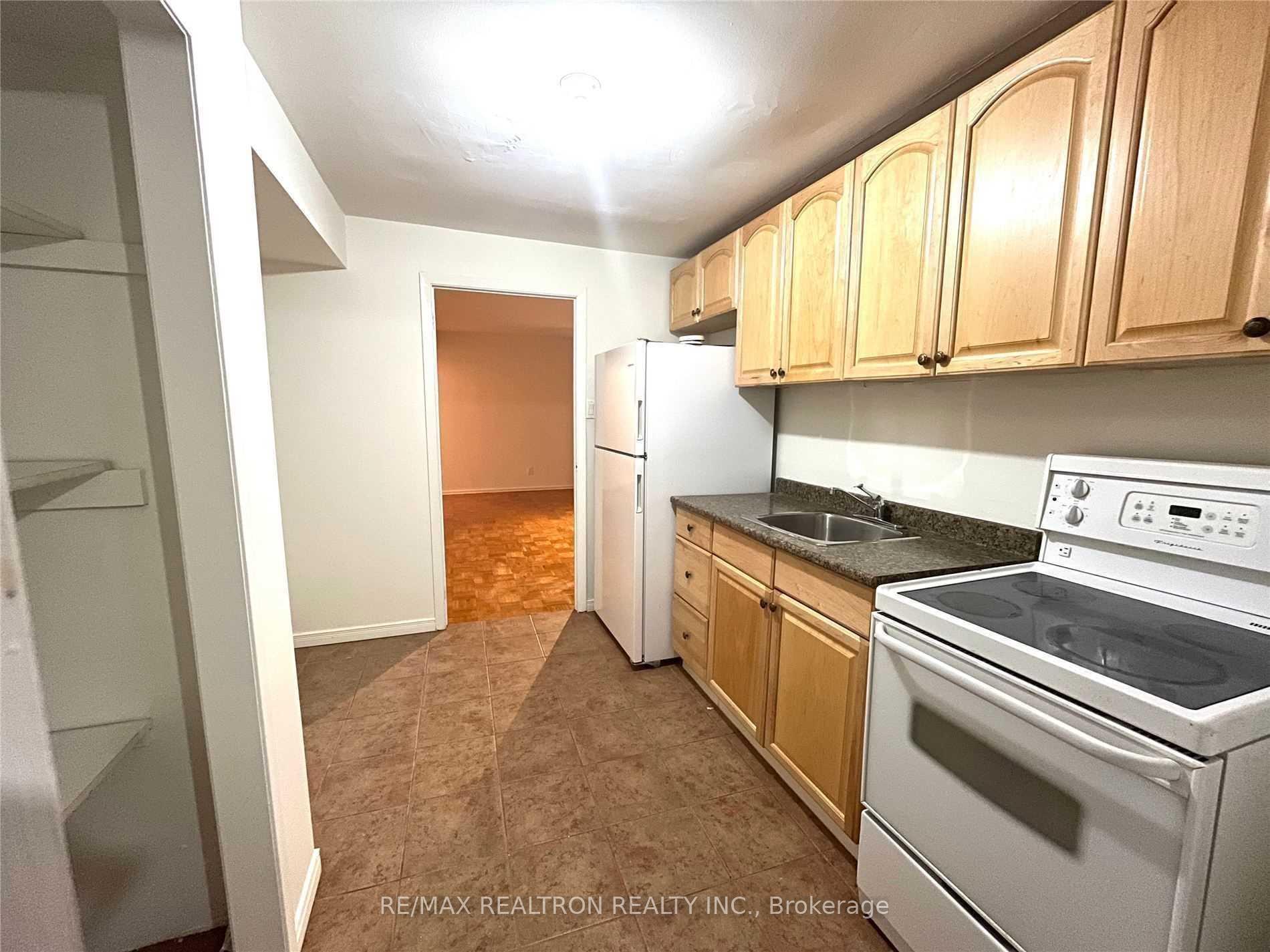 Photo 4 of Unit B, 485 Oriole Parkway, Toronto, Yonge-Eglinton — HOMEH
