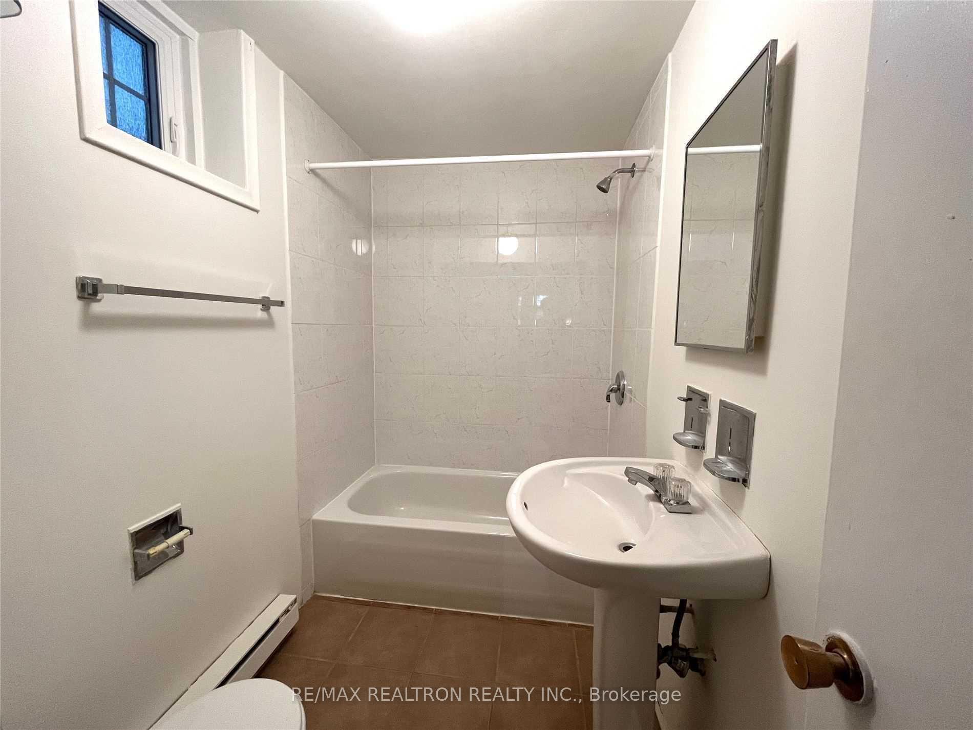 Photo 7 of Unit B, 485 Oriole Parkway, Toronto, Yonge-Eglinton — HOMEH