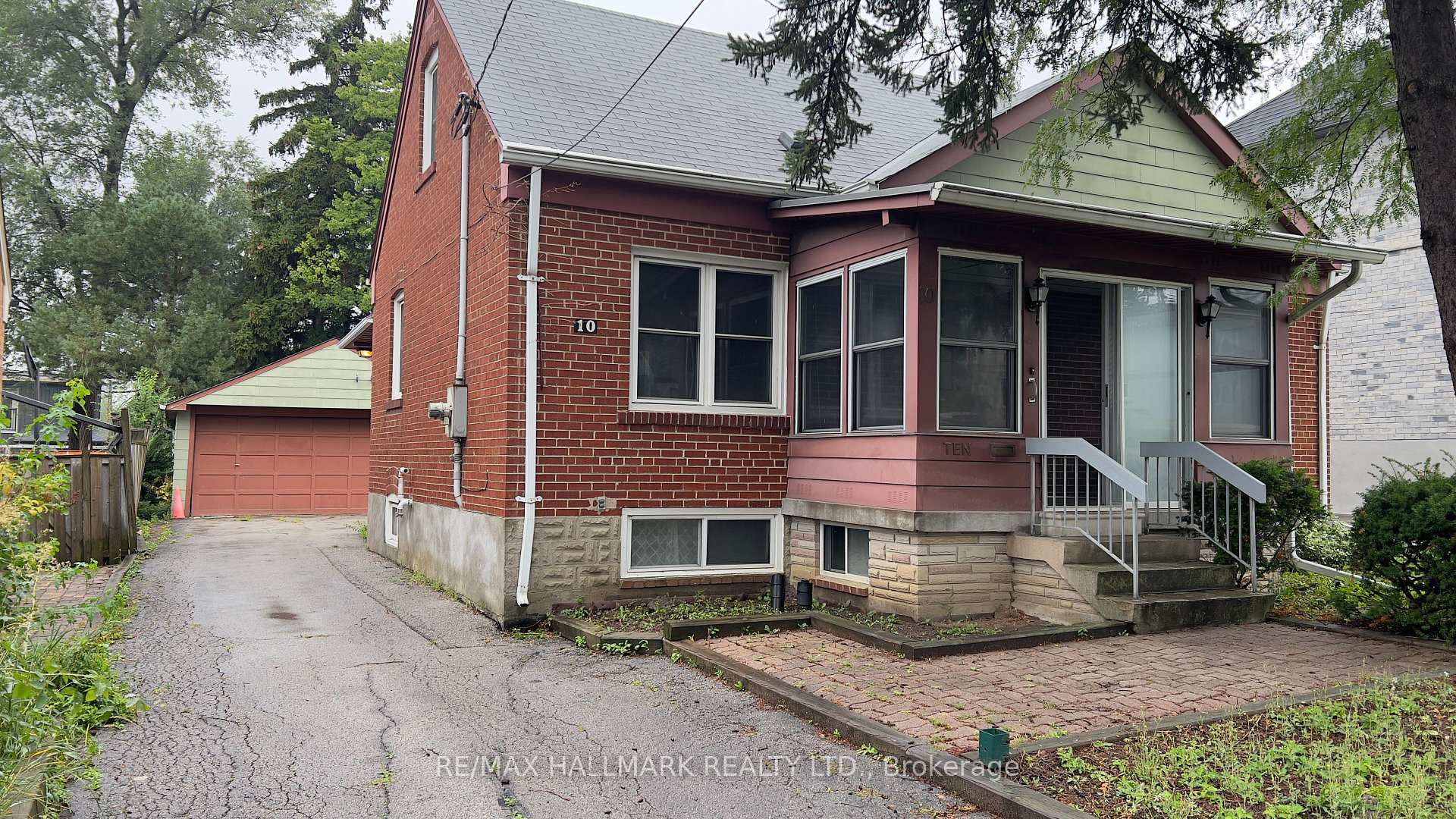 Photo 2 of 10 Adele Avenue, North York, Downsview-Roding-CFB — HOMEH