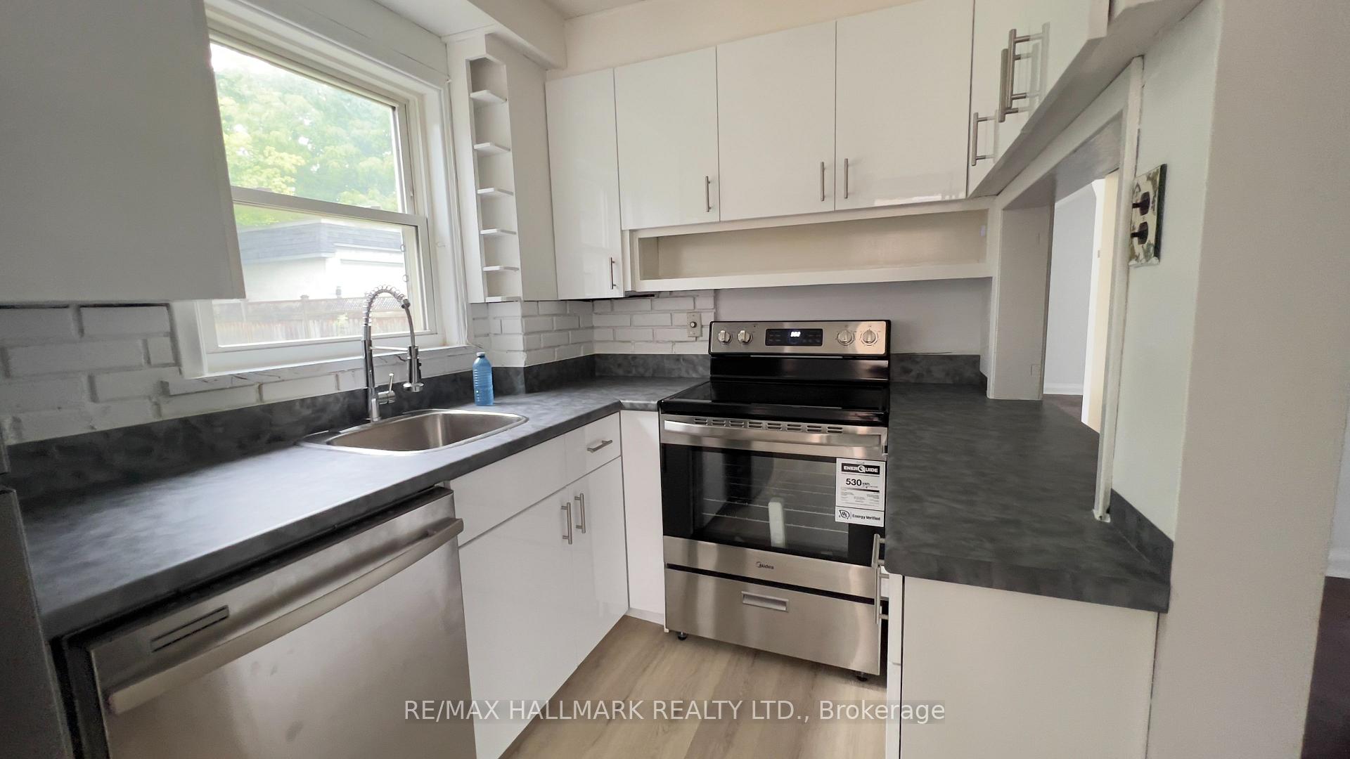 Photo 6 of 10 Adele Avenue, North York, Downsview-Roding-CFB — HOMEH
