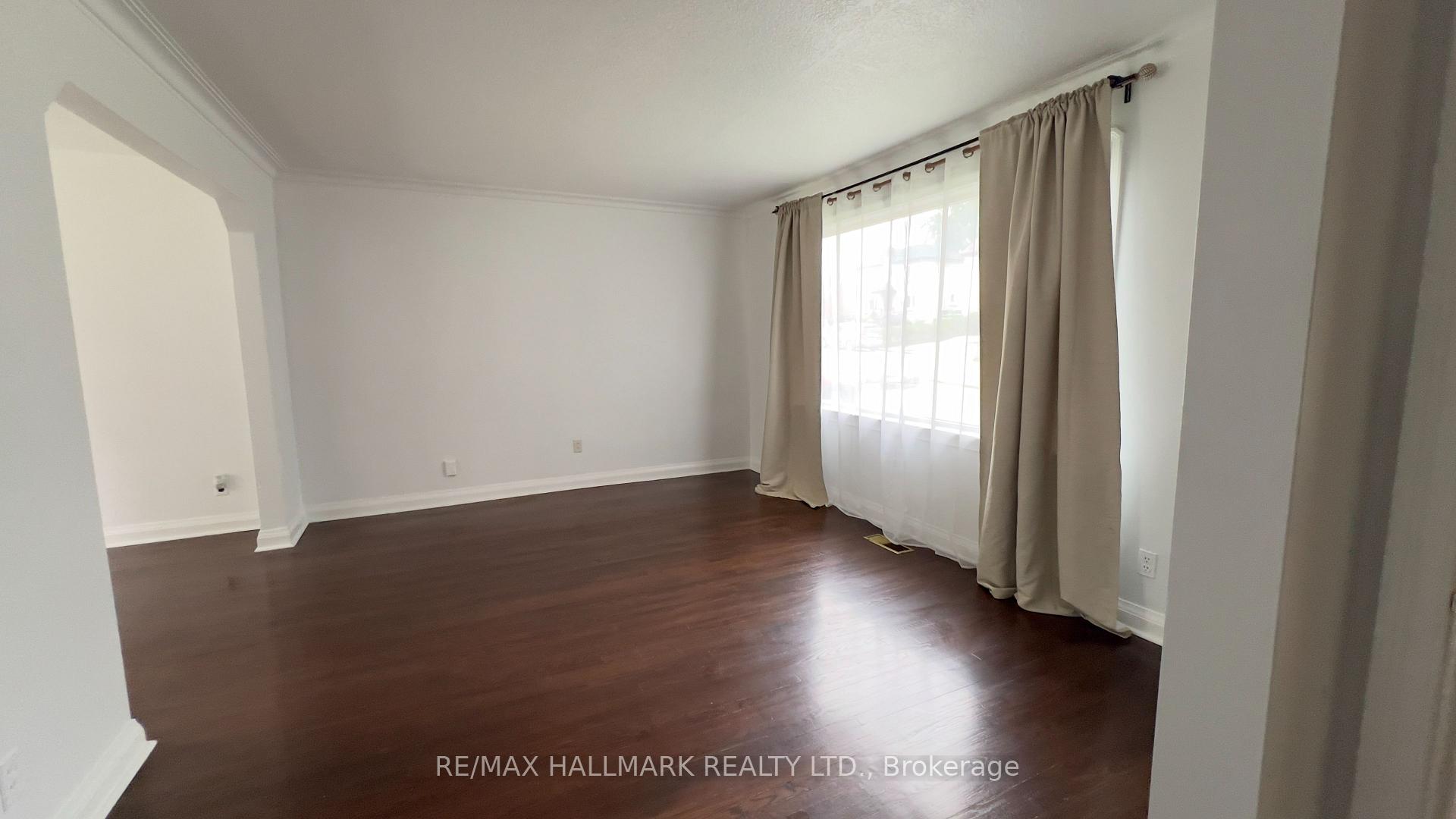 Photo 9 of 10 Adele Avenue, North York, Downsview-Roding-CFB — HOMEH