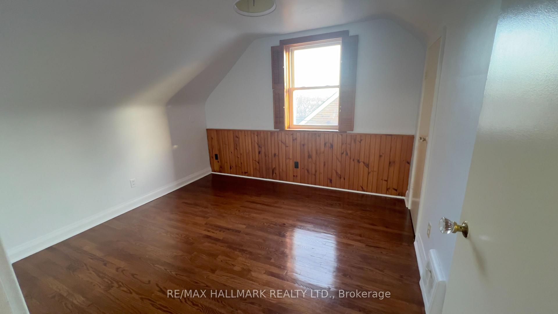 Photo 11 of 10 Adele Avenue, North York, Downsview-Roding-CFB — HOMEH