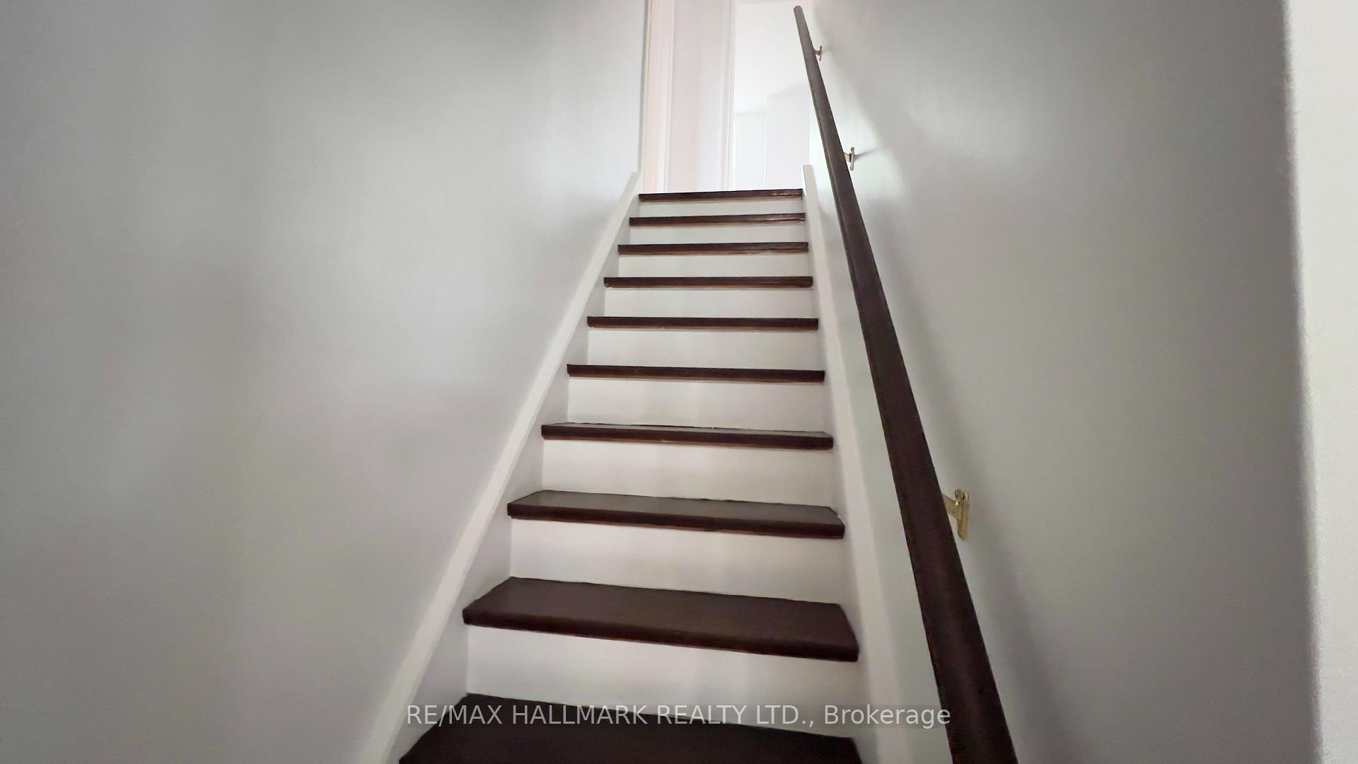 Photo 18 of 10 Adele Avenue, North York, Downsview-Roding-CFB — HOMEH