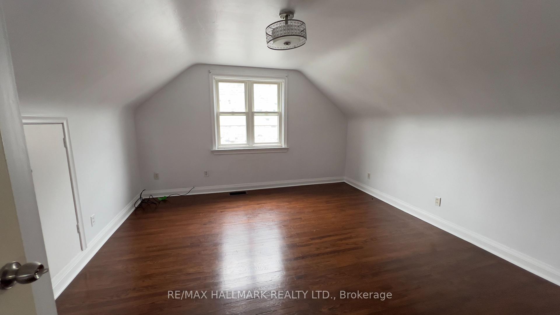 Photo 19 of 10 Adele Avenue, North York, Downsview-Roding-CFB — HOMEH