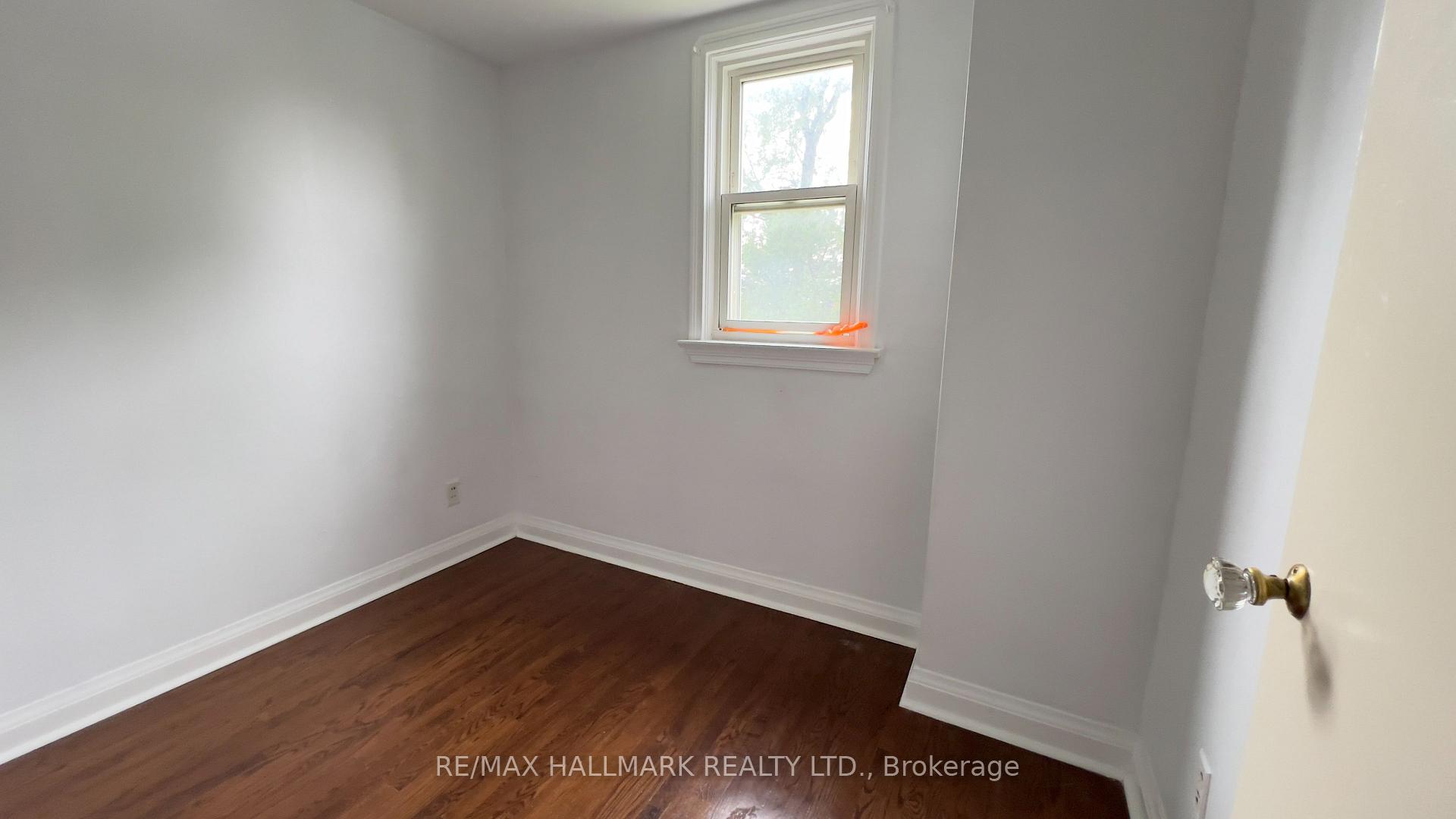 Photo 20 of 10 Adele Avenue, North York, Downsview-Roding-CFB — HOMEH