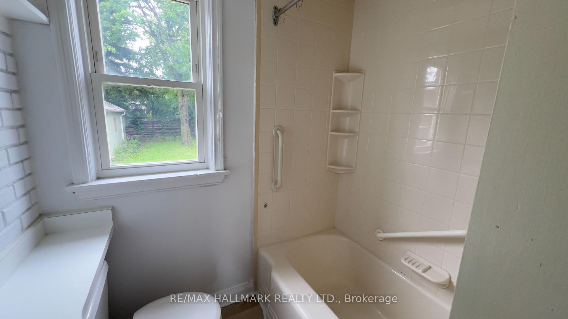 Photo 21 of 10 Adele Avenue, North York, Downsview-Roding-CFB — HOMEH