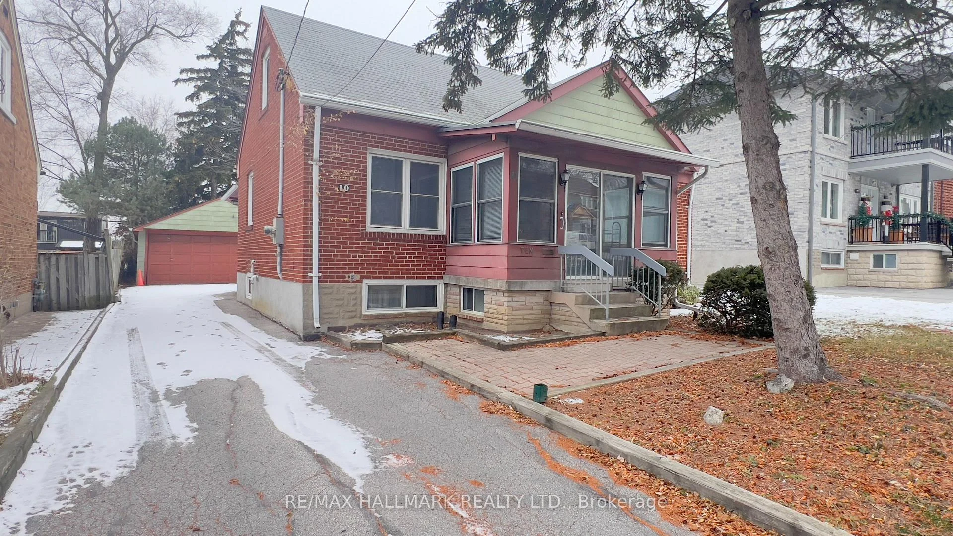 Photo 4 of 10 Adele Avenue, North York, Downsview-Roding-CFB — HOMEH