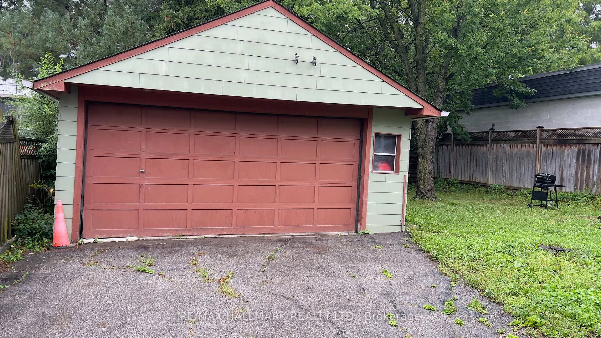 Photo 15 of 10 Adele Avenue, North York, Downsview-Roding-CFB — HOMEH