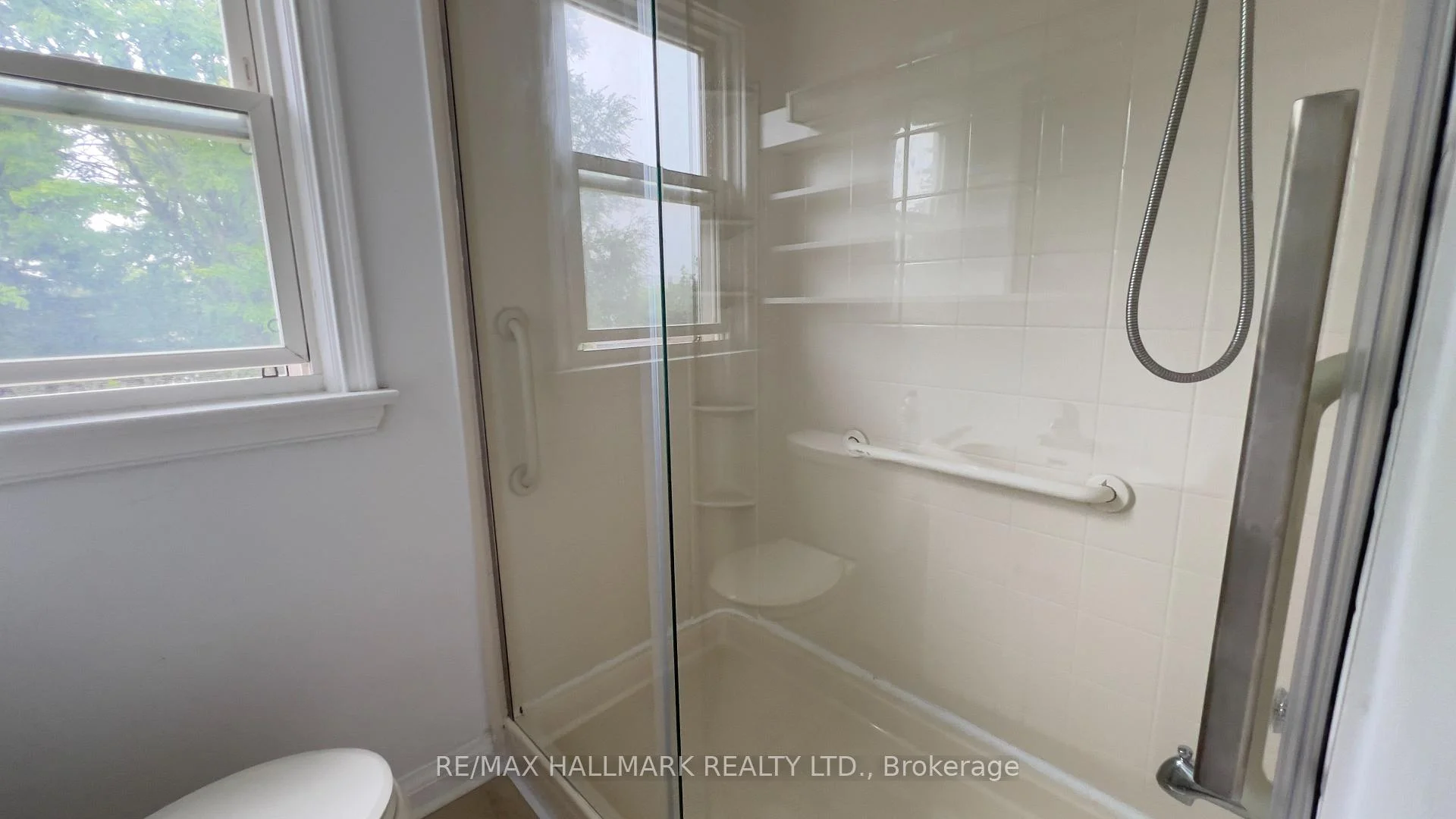 Photo 23 of 10 Adele Avenue, North York, Downsview-Roding-CFB — HOMEH