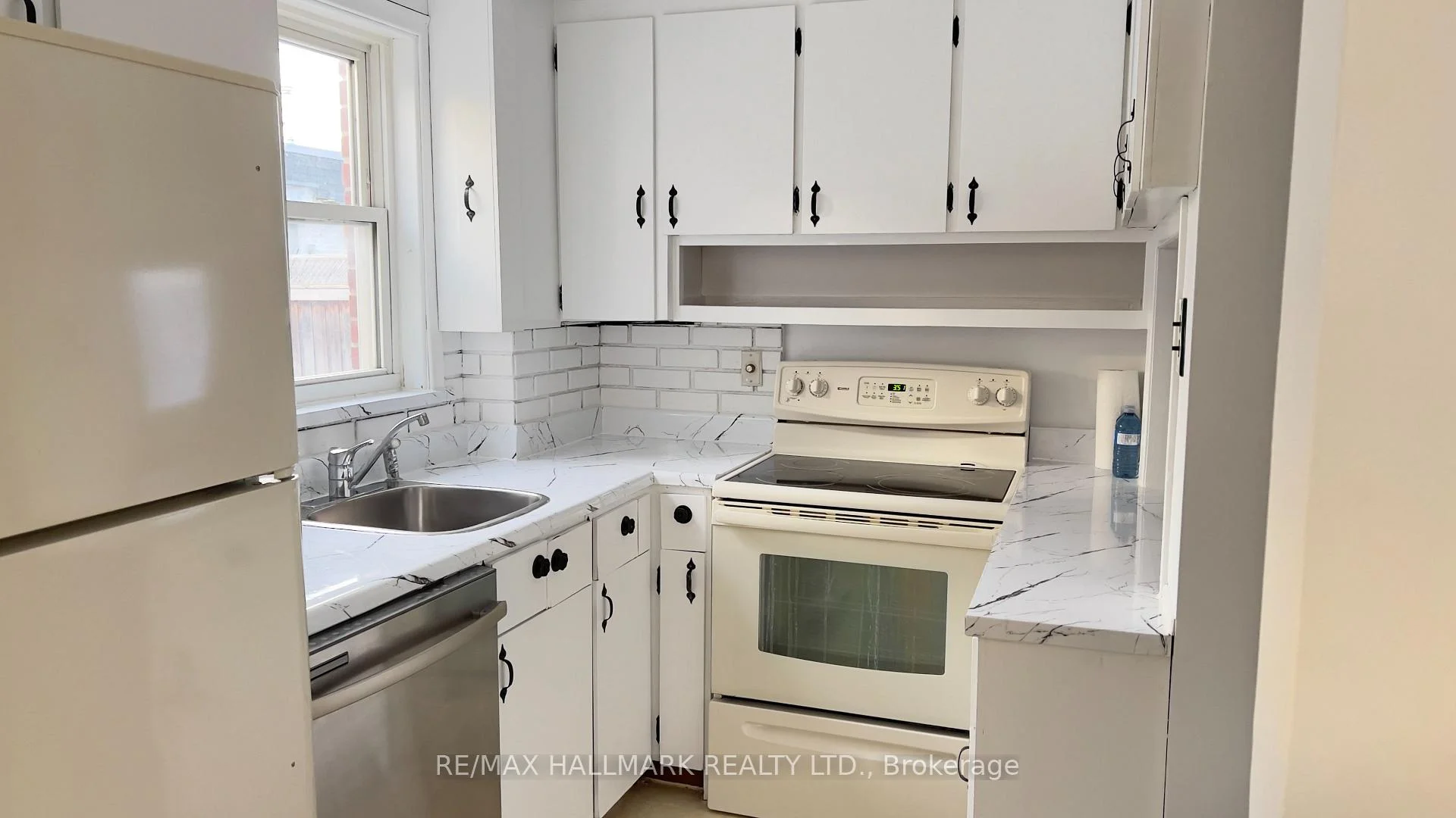 Photo 31 of 10 Adele Avenue, North York, Downsview-Roding-CFB — HOMEH