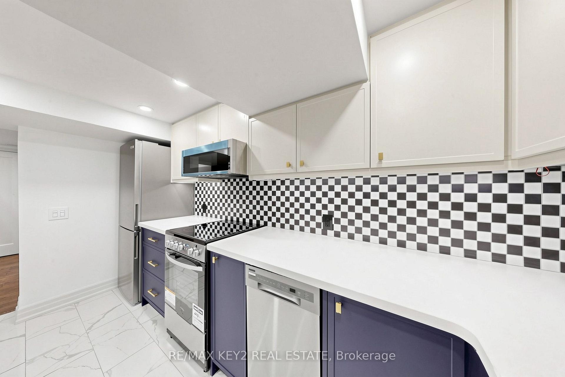 Photo 10 of 707 Walnut Street W, Whitby, Downtown Whitby — HOMEH
