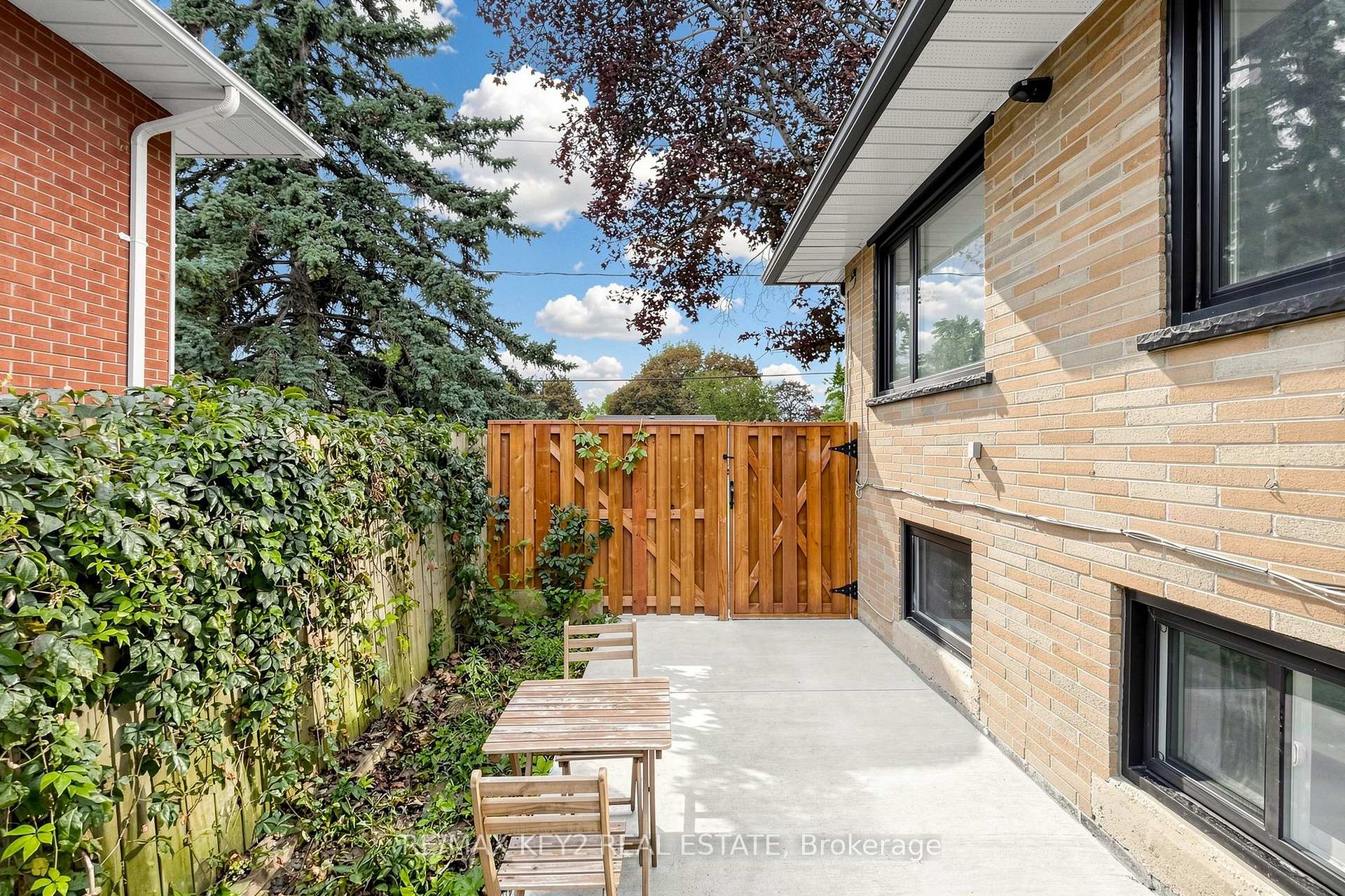 Photo 18 of 707 Walnut Street W, Whitby, Downtown Whitby — HOMEH