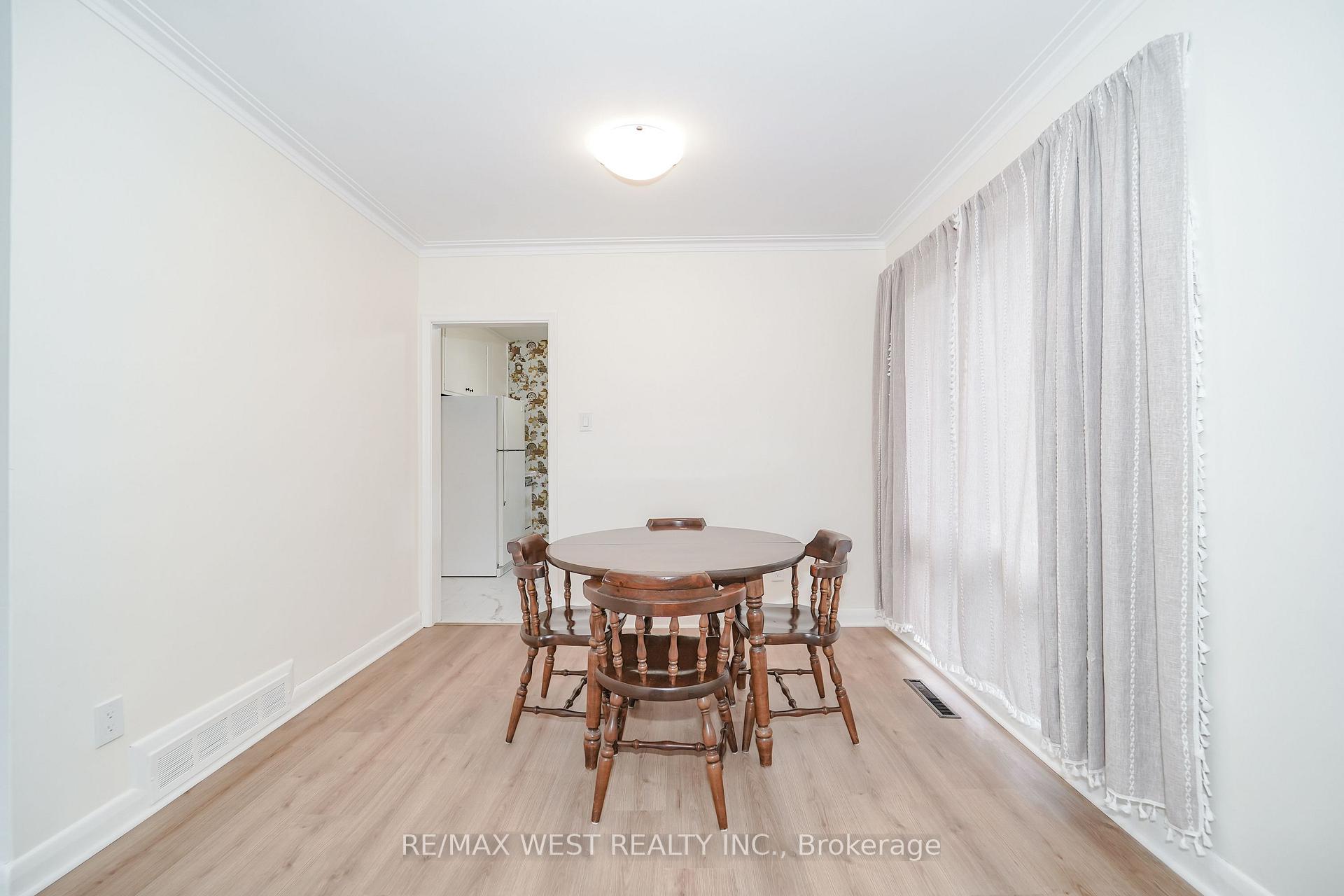 Photo 5 of 5 Cromarty Drive, Etobicoke, Rexdale-Kipling — HOMEH