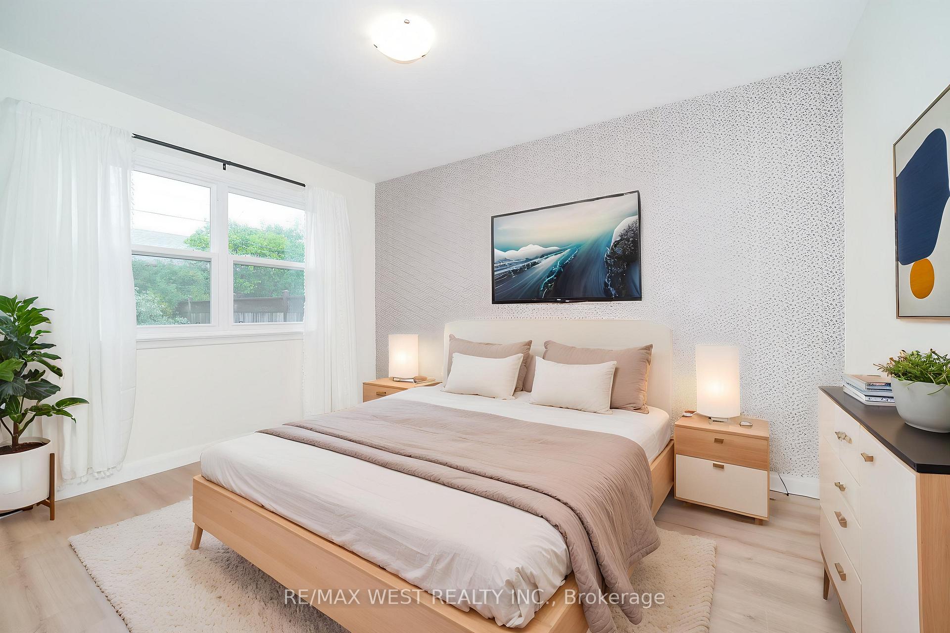 Photo 6 of 5 Cromarty Drive, Etobicoke, Rexdale-Kipling — HOMEH