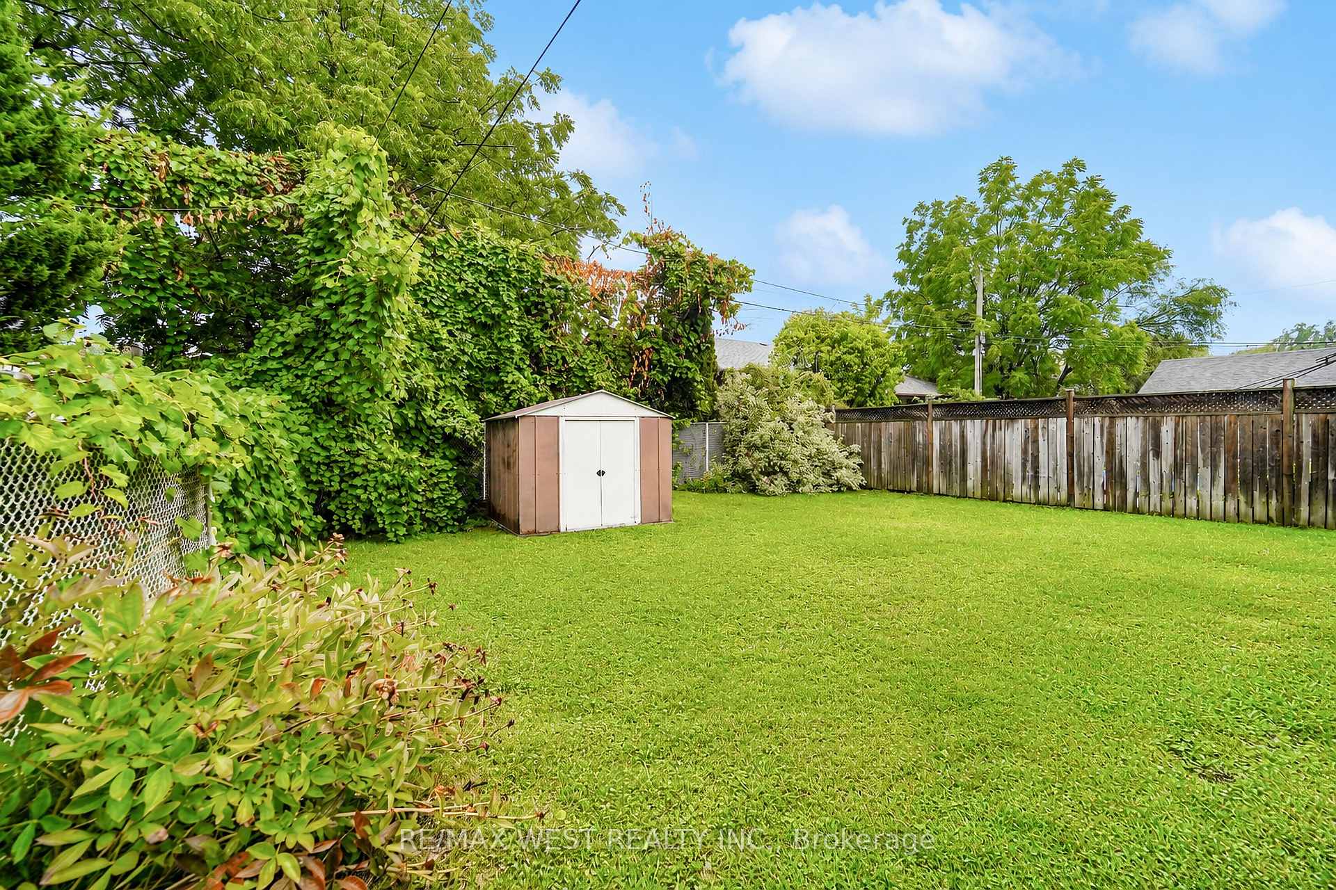 Photo 10 of 5 Cromarty Drive, Etobicoke, Rexdale-Kipling — HOMEH