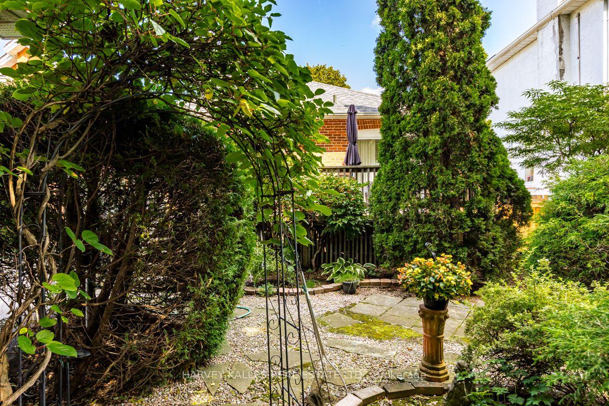 Photo 13 of 109 Old Orchard Grove, Toronto, Lawrence Park North — HOMEH