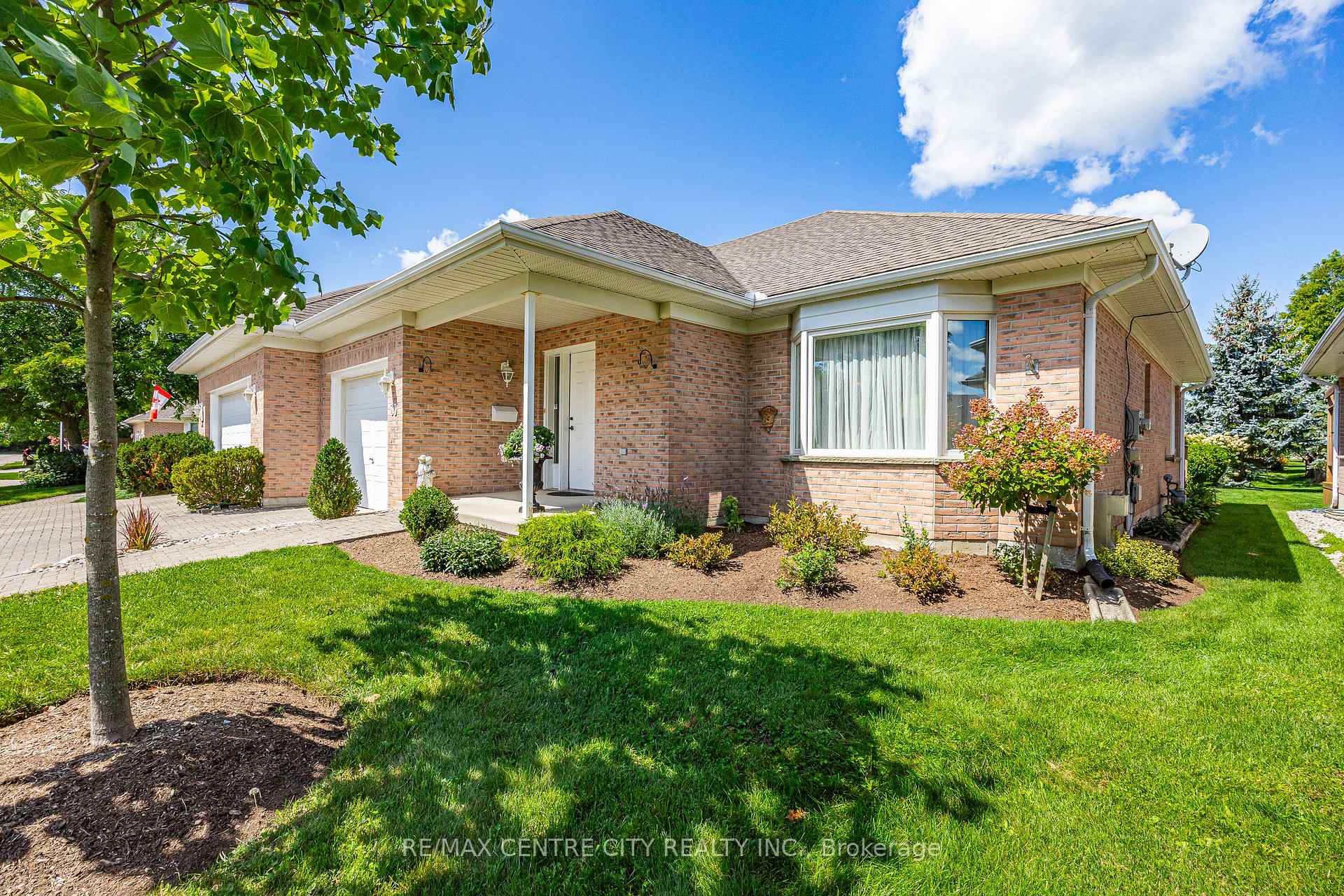 Photo 2 of 33 Ilderbrook Circle, Middlesex Centre, Ilderton — HOMEH