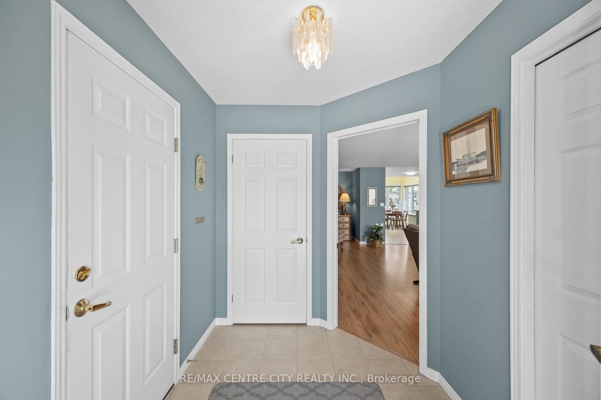 Photo 4 of 33 Ilderbrook Circle, Middlesex Centre, Ilderton — HOMEH