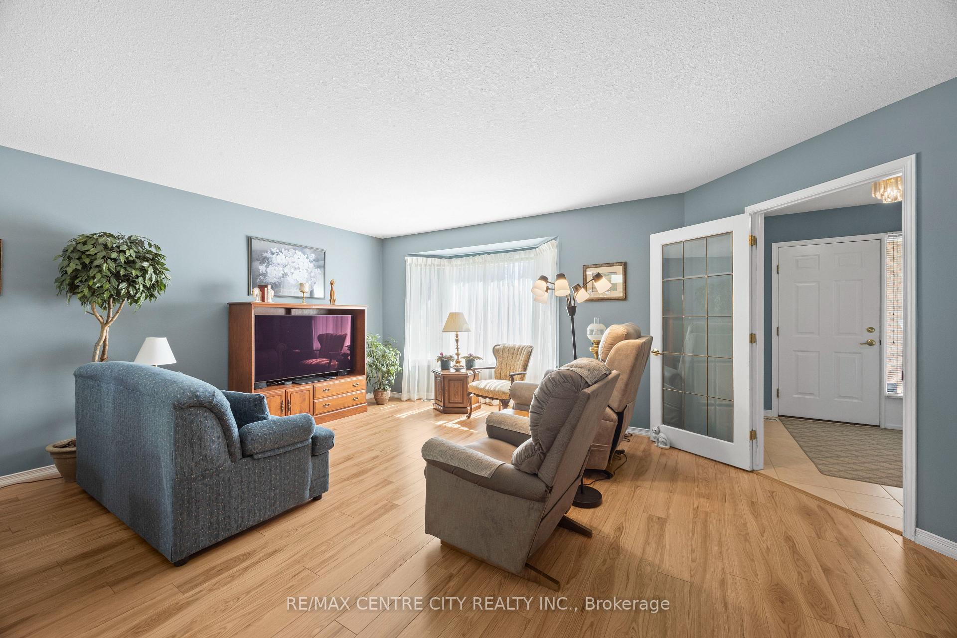 Photo 6 of 33 Ilderbrook Circle, Middlesex Centre, Ilderton — HOMEH
