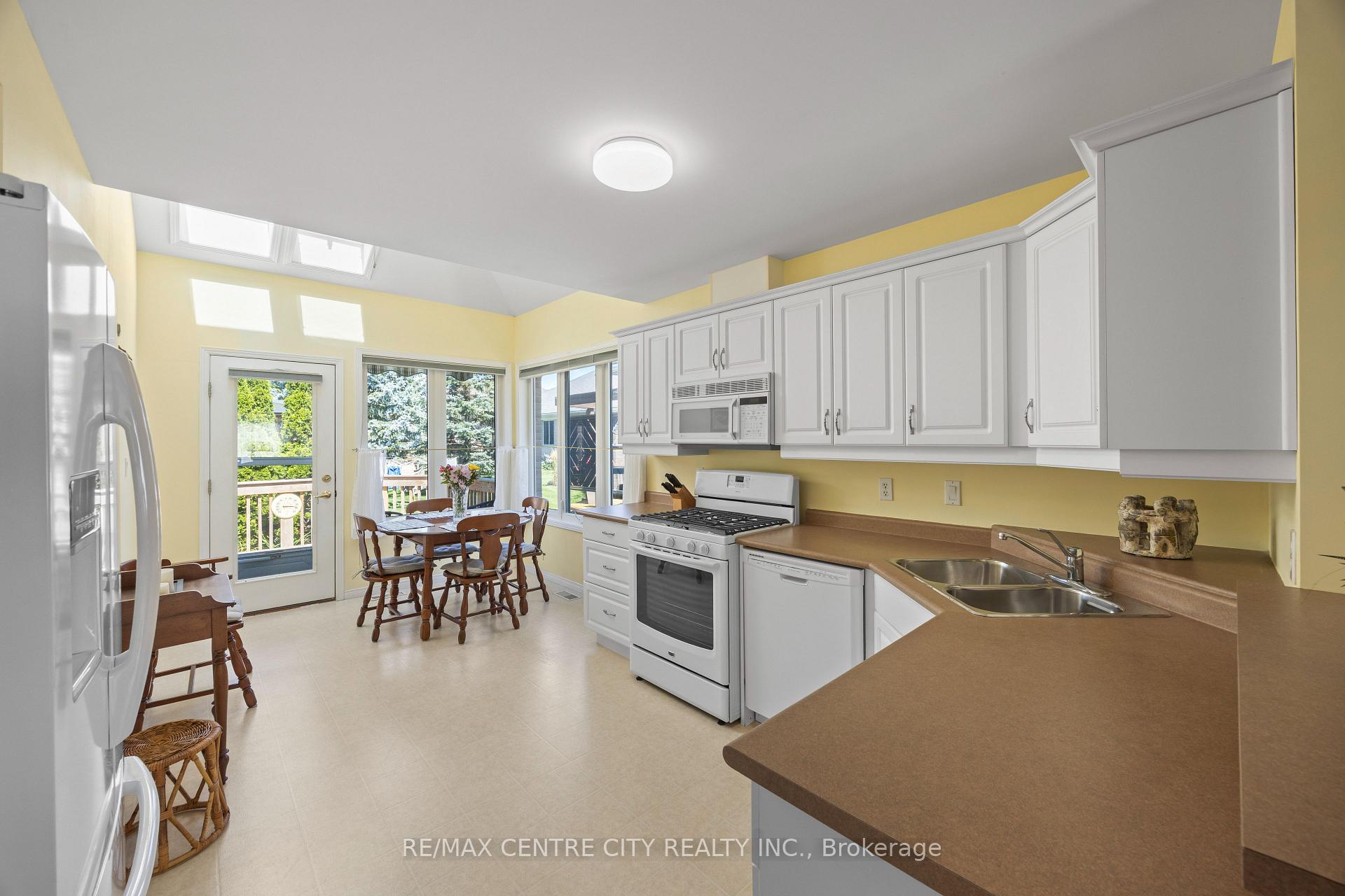 Photo 8 of 33 Ilderbrook Circle, Middlesex Centre, Ilderton — HOMEH