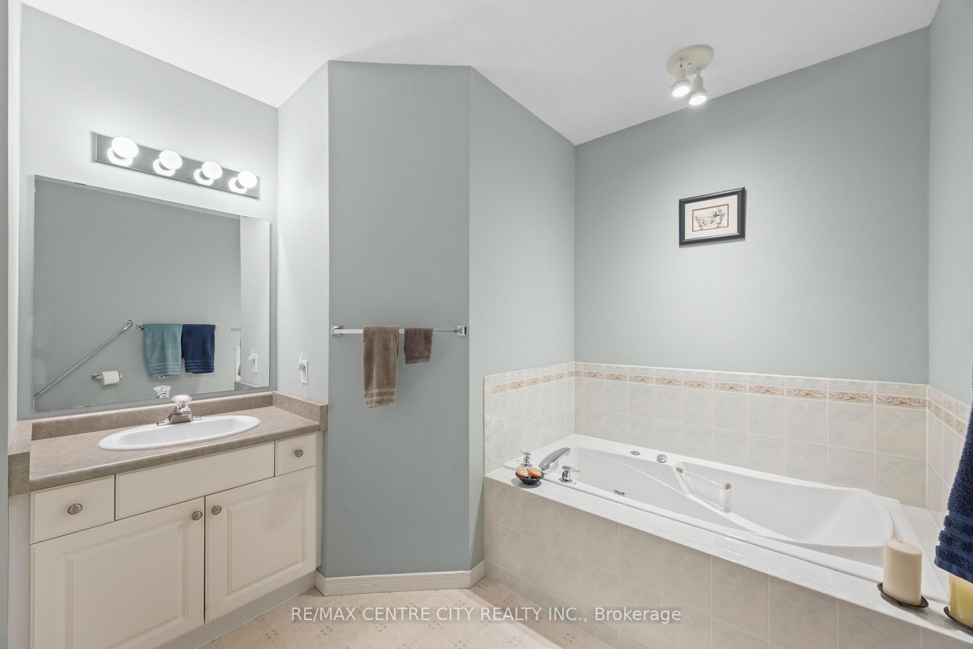 Photo 15 of 33 Ilderbrook Circle, Middlesex Centre, Ilderton — HOMEH