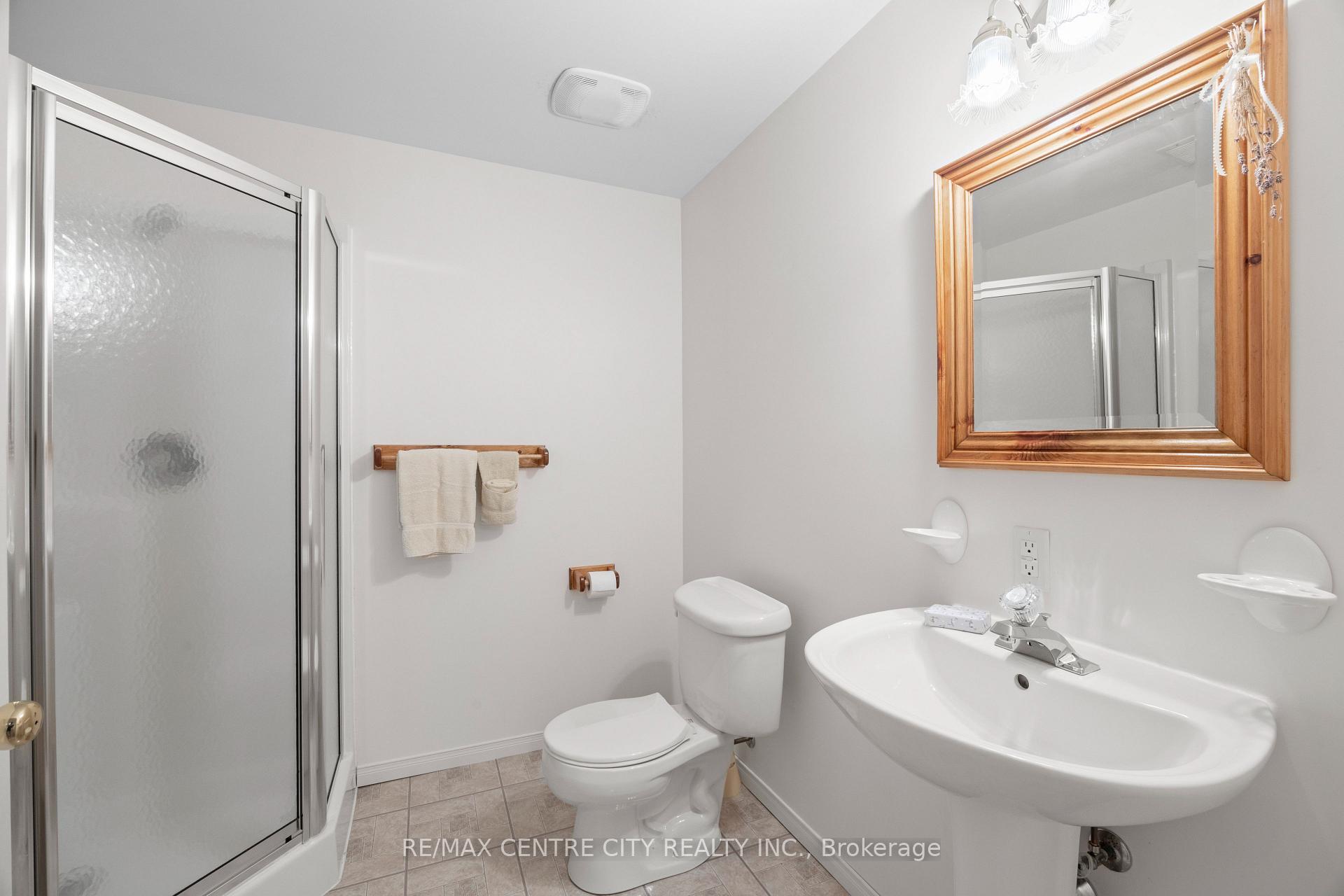 Photo 27 of 33 Ilderbrook Circle, Middlesex Centre, Ilderton — HOMEH