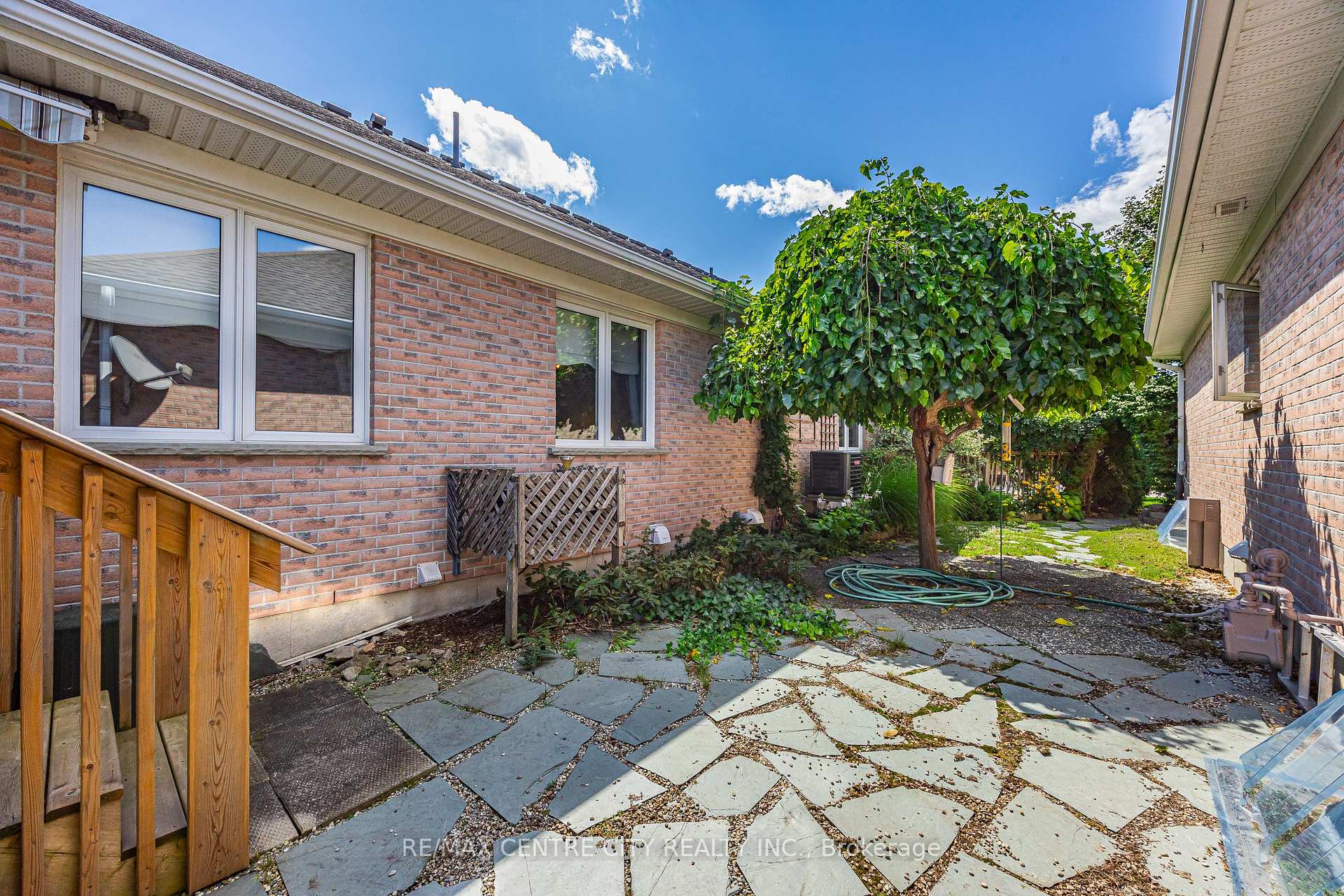 Photo 35 of 33 Ilderbrook Circle, Middlesex Centre, Ilderton — HOMEH
