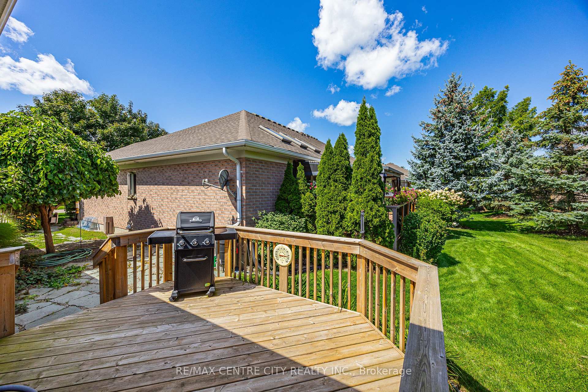 Photo 38 of 33 Ilderbrook Circle, Middlesex Centre, Ilderton — HOMEH