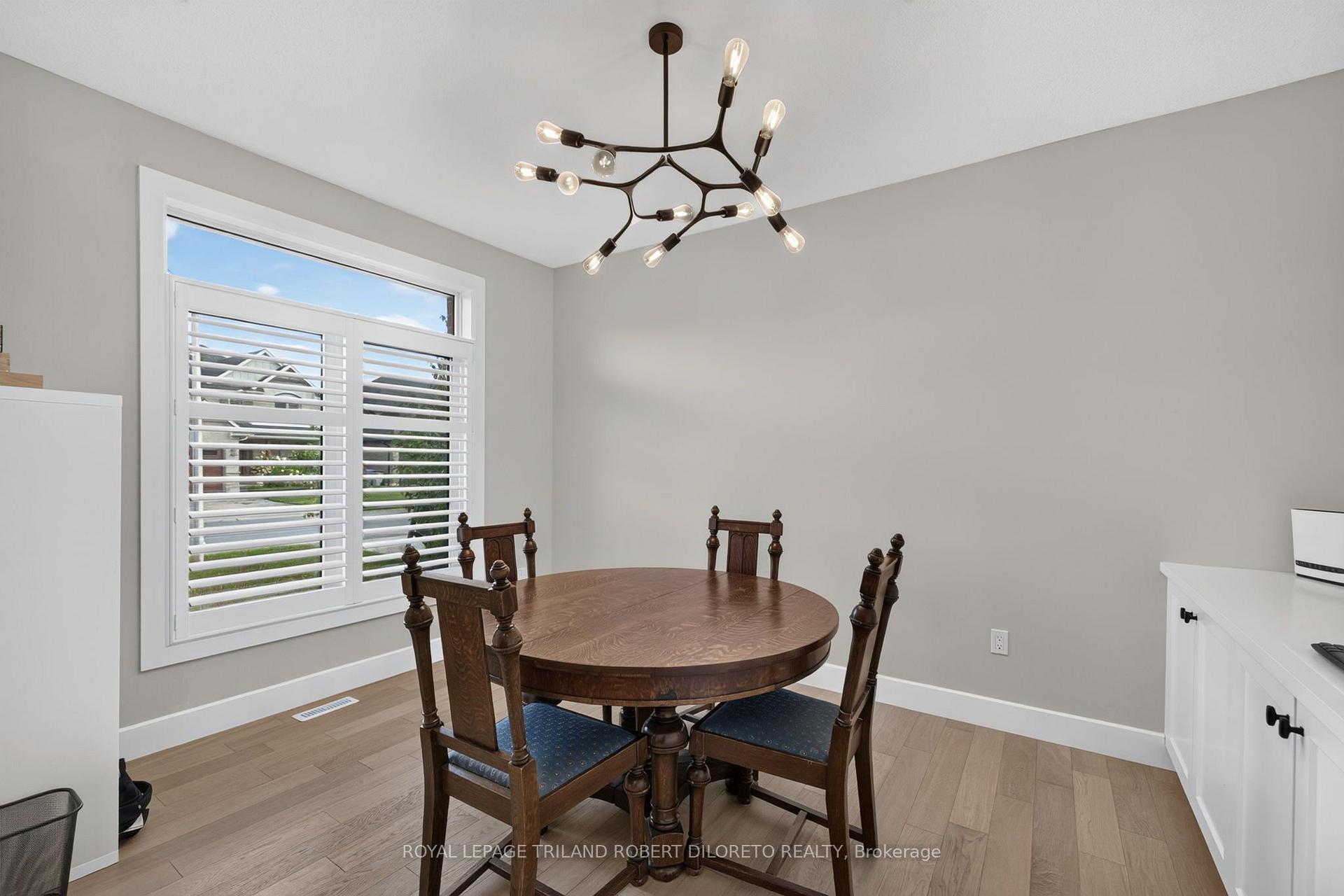 Photo 5 of 734 Radisson Lane, Strathroy-Caradoc, Mount Brydges — HOMEH