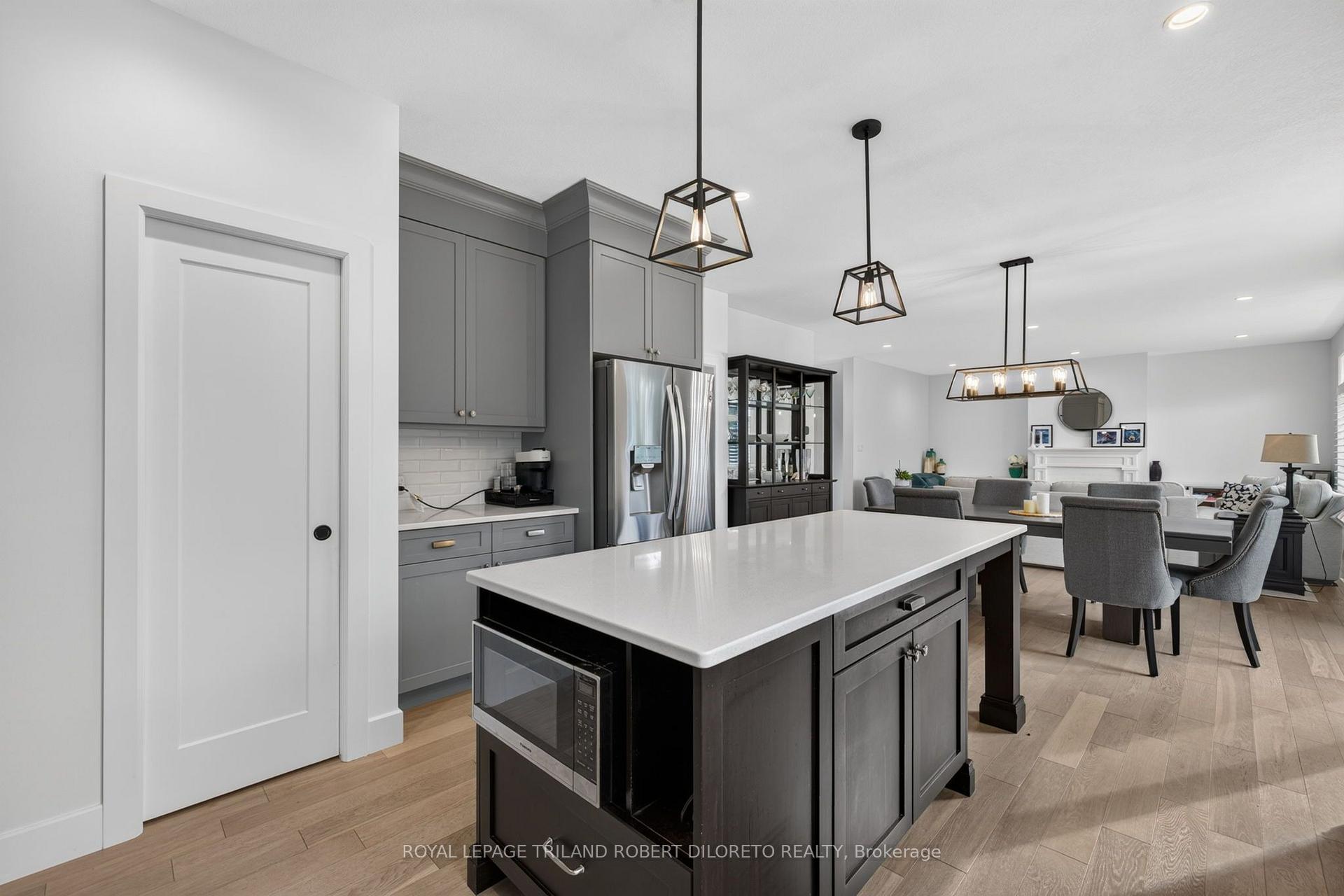 Photo 14 of 734 Radisson Lane, Strathroy-Caradoc, Mount Brydges — HOMEH