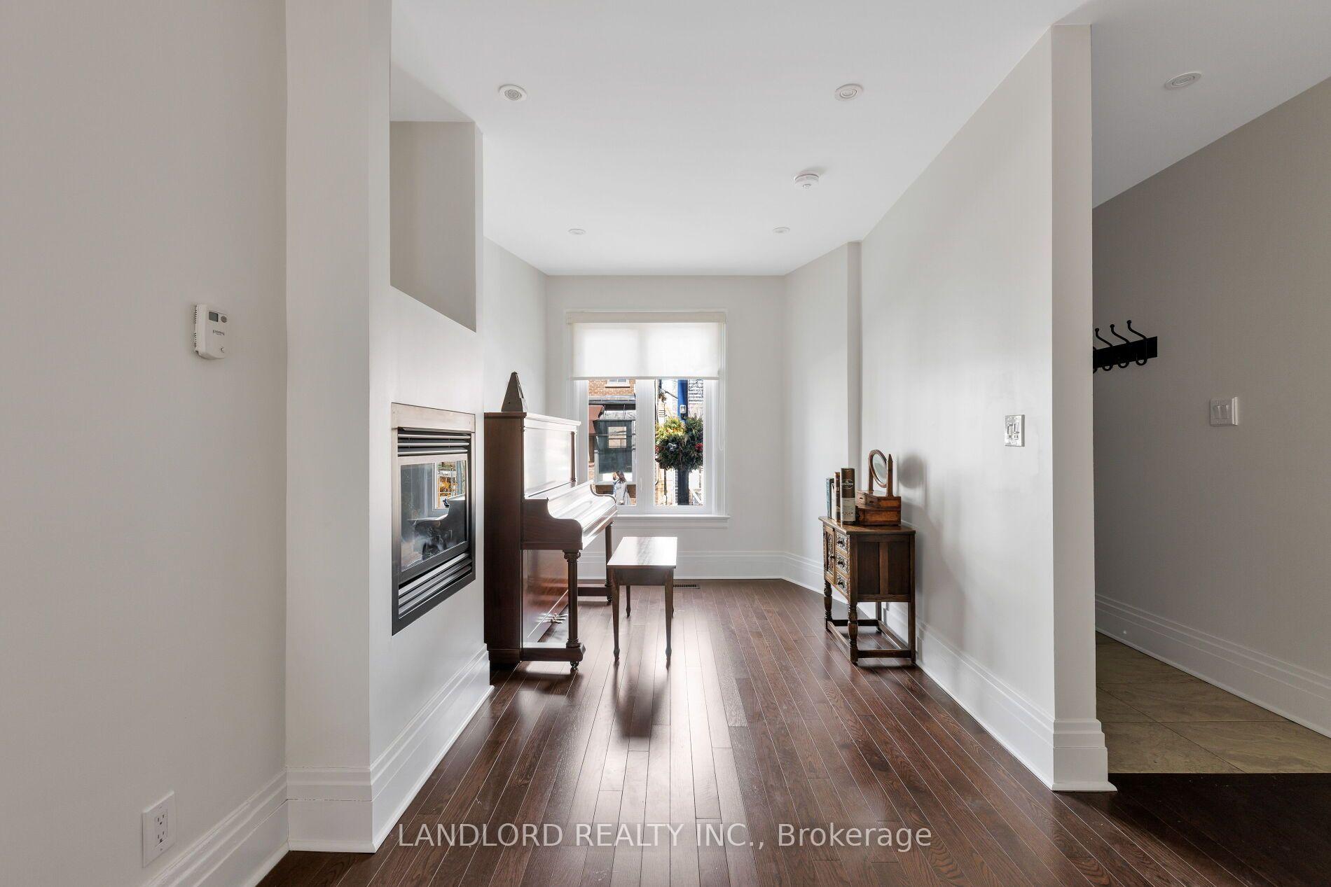 Photo 4 of 107A Scollard Street, Toronto, The Annex — HOMEH